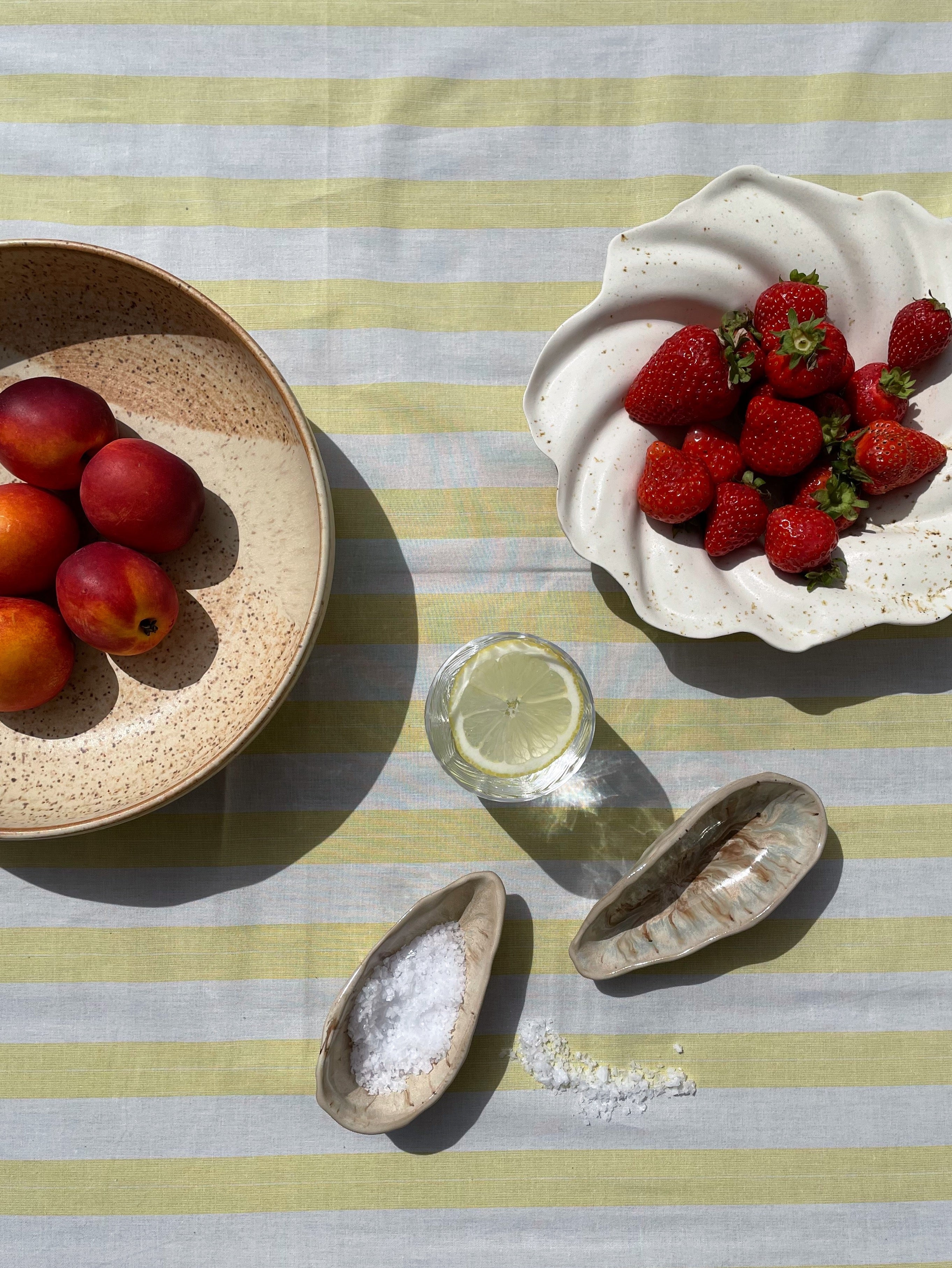 Bryllupsgaver. Er du inviteret til bryllup, eller skal du måske selv giftes? Studio Holdbar har samlet en række forslag til den unikke og særlige gave til bryllupsfesten. Smukt unikt keramik er altid en sikker vinder - en personlig gave, der kan følge bru