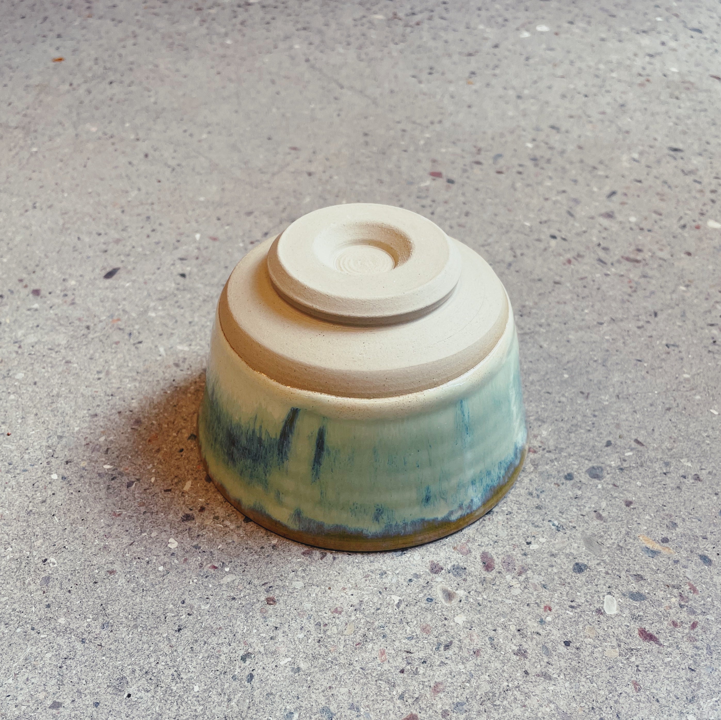 Matcha skål/Chawan - Håndlavet keramikkop, grøn - Schmidt. Køb hos Studio Holdbar (webshop & butik). Hurtig levering