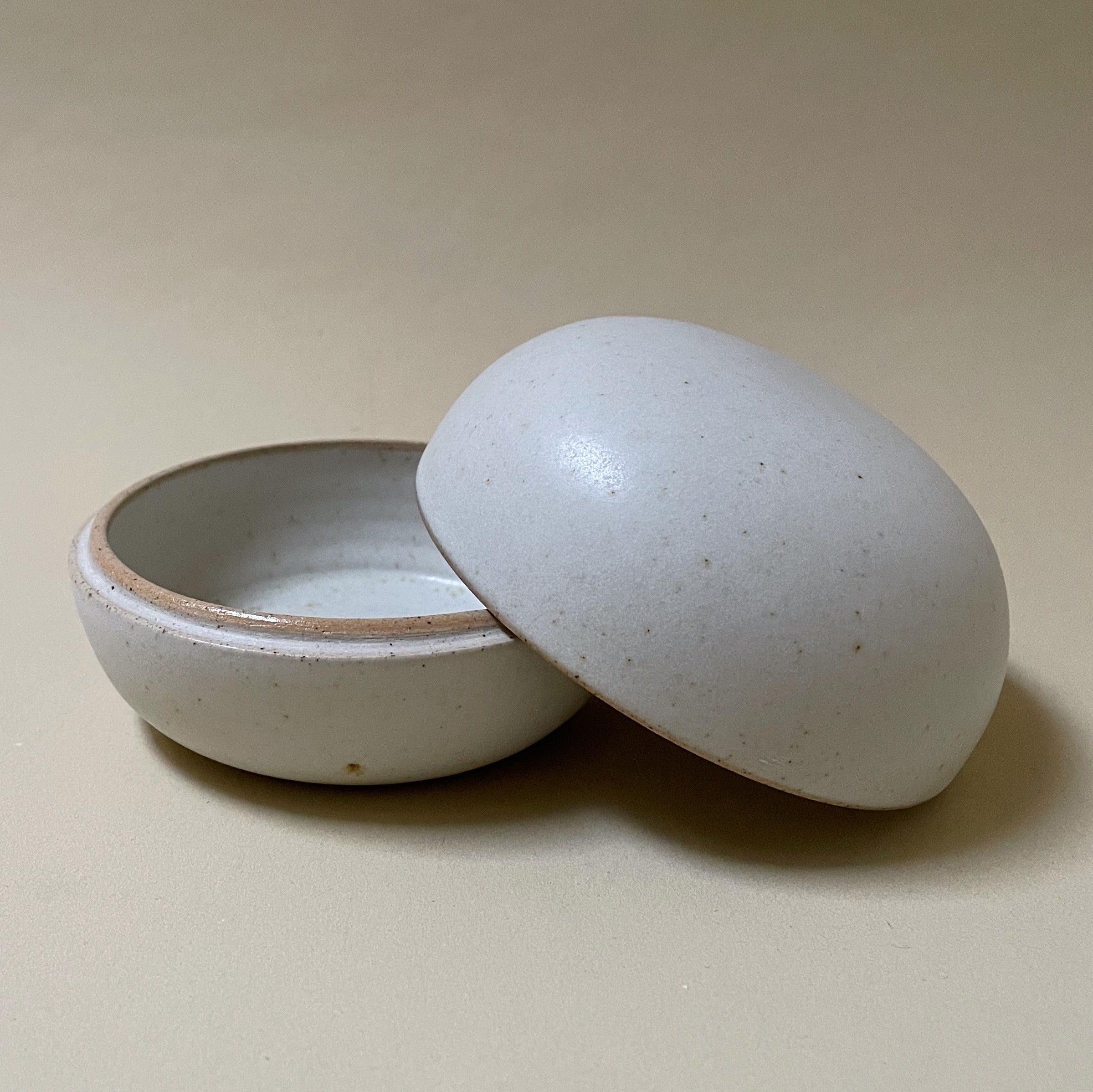 Håndlavet lågkrukke/bonbonniere no. 4 - Creme - Stor