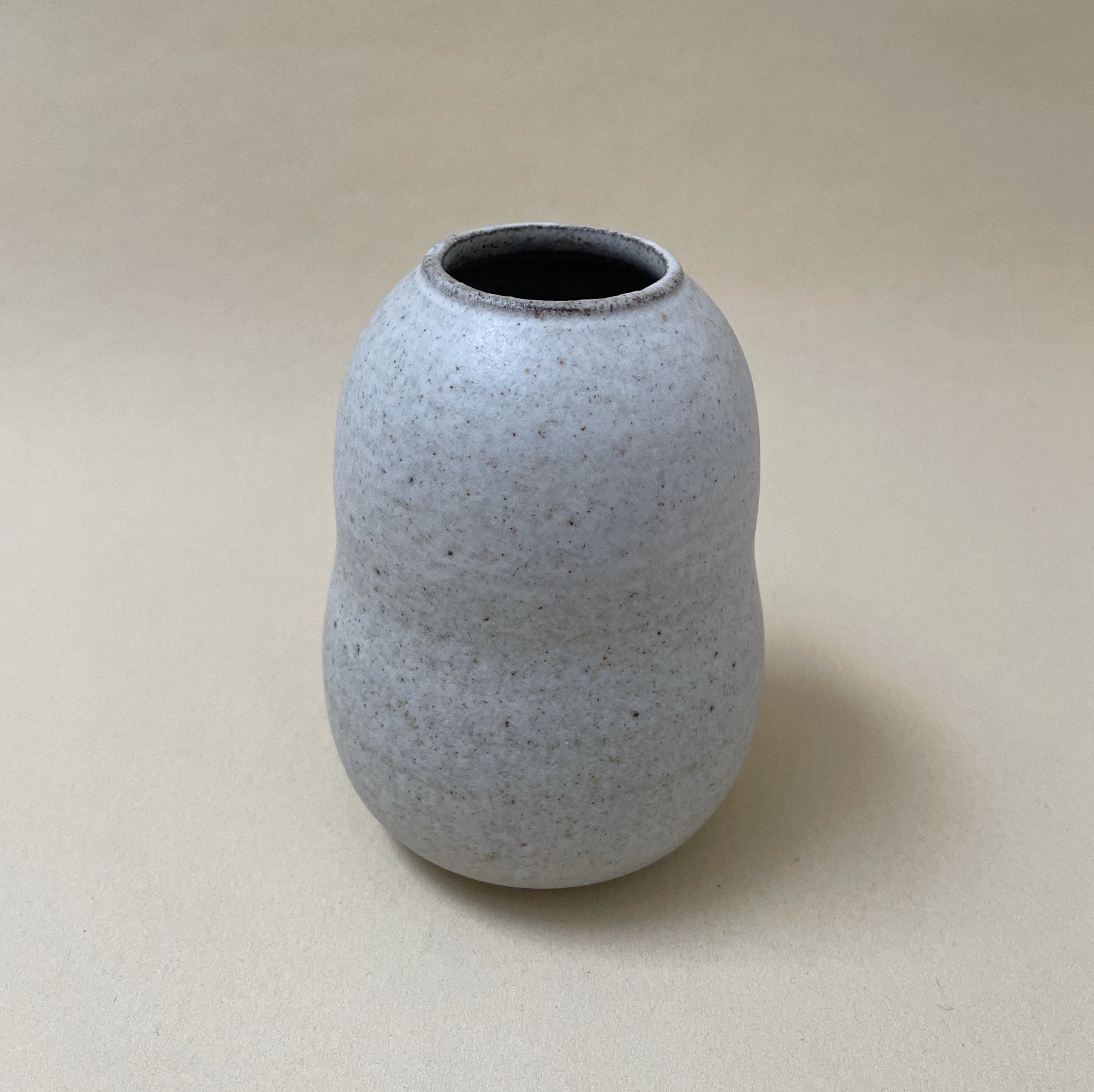 Vase (H:15 cm) - Ottetals formet - Grå