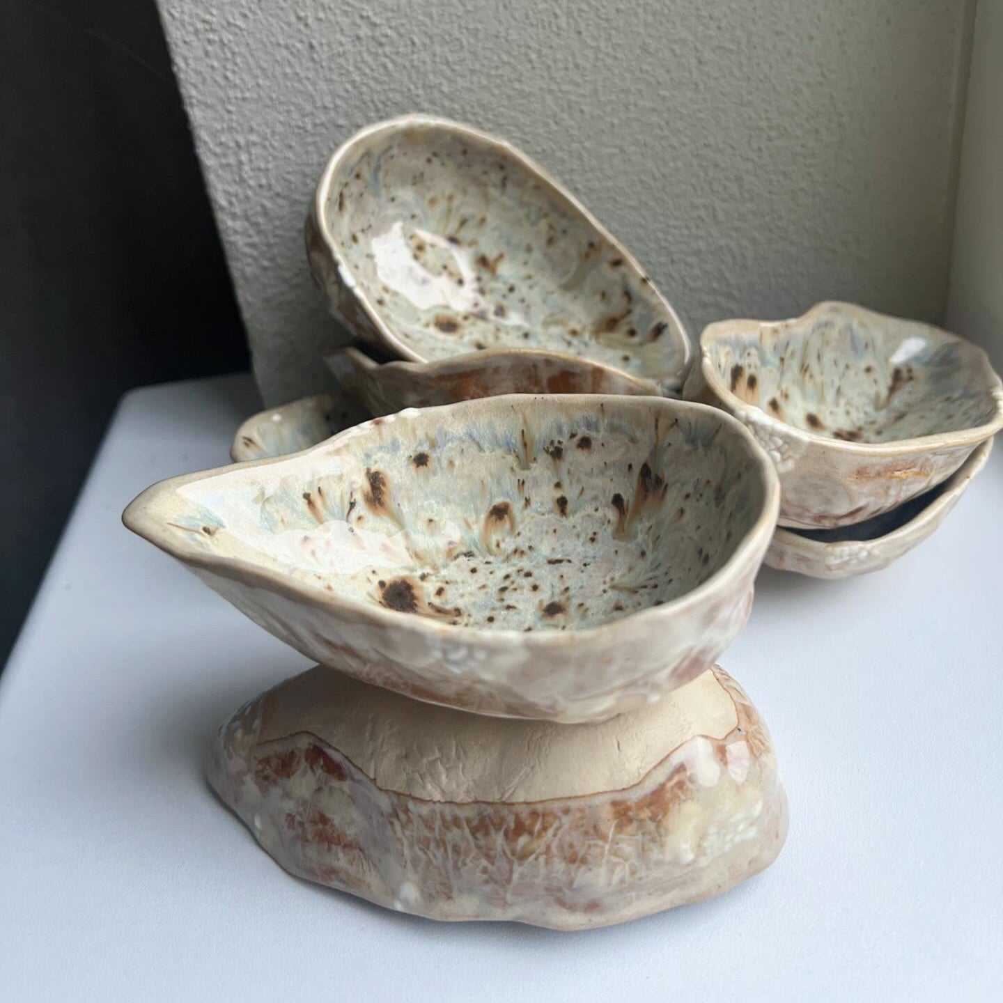 Håndlavet keramik østers // Til smykker eller salt. Køb hos Studio Holdbar (webshop & butik). Hurtig levering