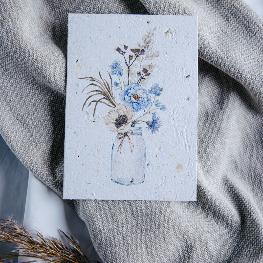 Spirpapir - Smukt kort til bryllupsgaven lavet af blomsterfrø og genbrugspapir - plantes direkte af modtageren. Køb hos Studio Holdbar.