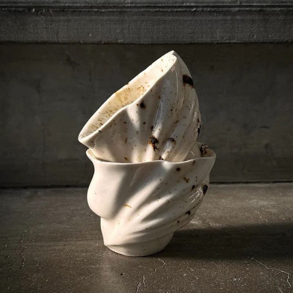 Svane kop - Studio Aarhus - Håndlavet keramik krus uden hank. Køb hos Studio Holdbar (webshop & butik). Hurtig levering