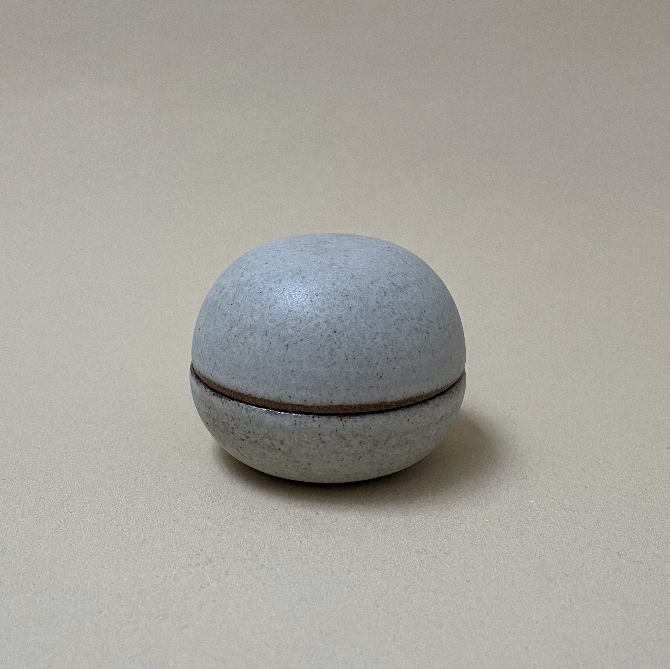 Håndlavet lågkrukke/bonbonniere no. 4 - Grå - Lille