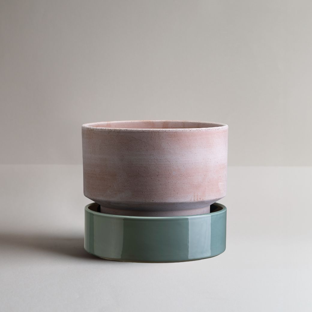 Stor Hoff krukke i ler til gulvplanter. Bergs Potter underskål. Køb hos Studio Holdbar (webshop & butik). Hurtig levering