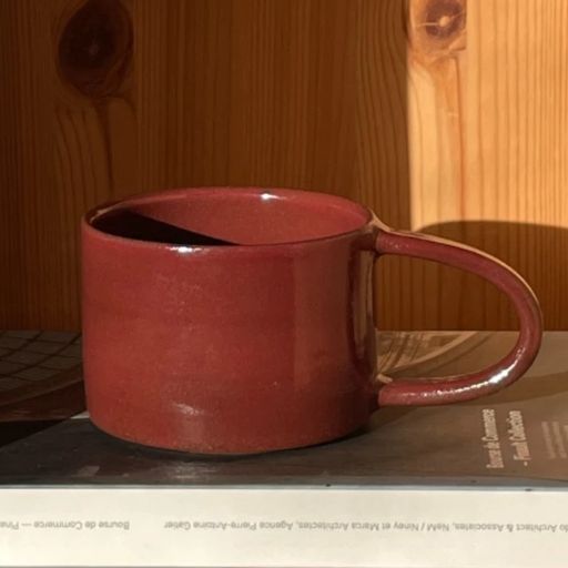 Hånddrejet kop med stor hank - Burgundy