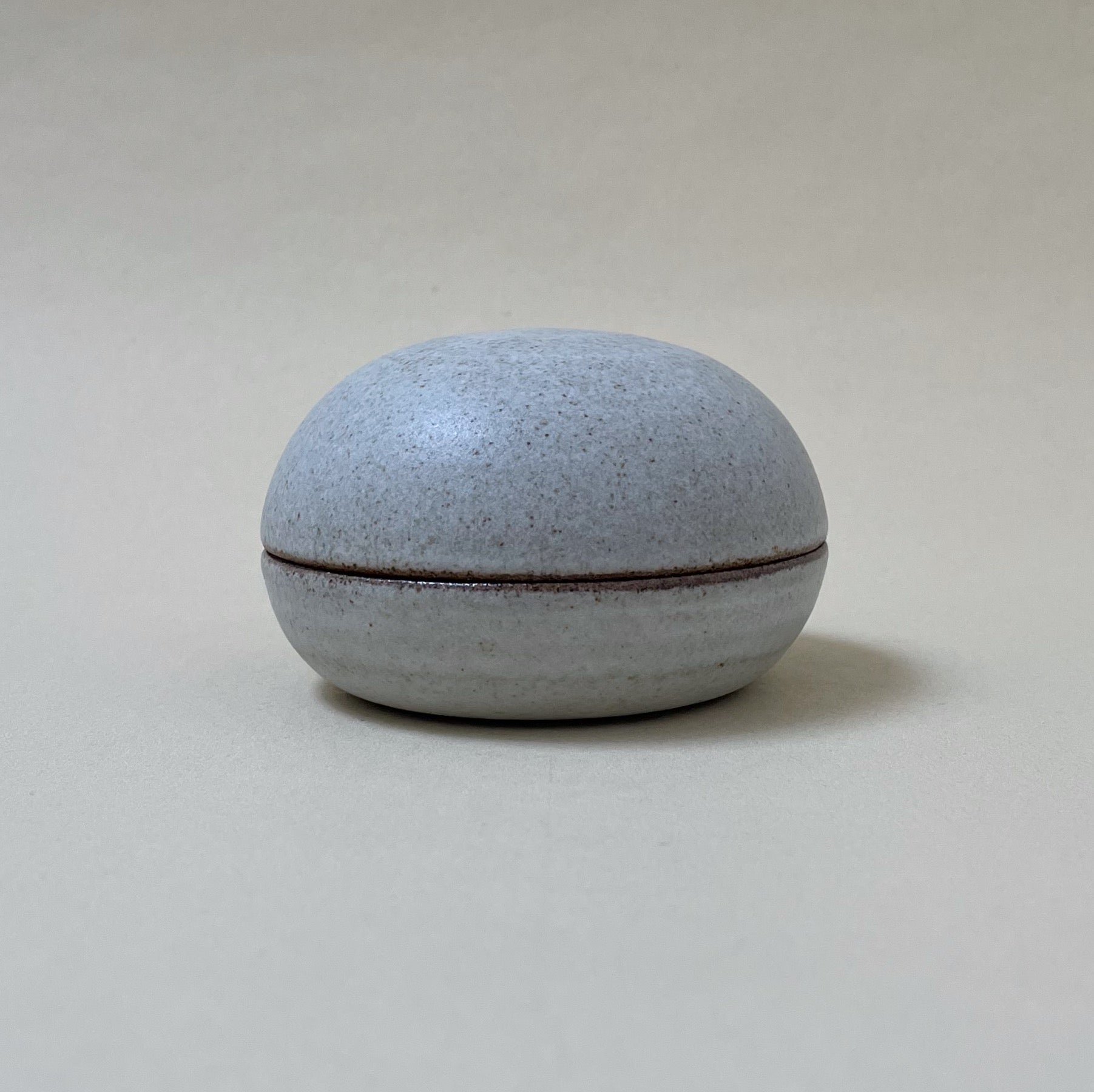 Håndlavet lågkrukke/bonbonniere no. 3 - Grå - Mellem