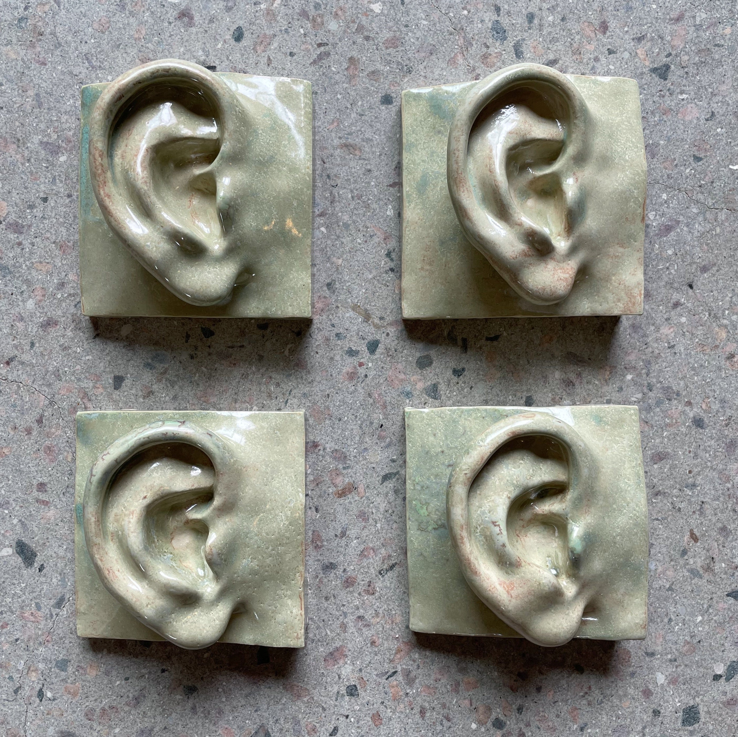 Vægrelief til ophæng - Ansigtsfragment - Øre Vægkunst - Grøn - Håndlavet i Danmark af Laoru. Køb hos Studio Holdbar. Hurtig levering