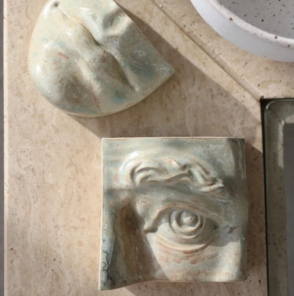 Vægrelief til ophæng - Square Eye, Venstre - Vægkunst - Crystal Green - Håndlavet i Danmark af Laoru. Køb hos Studio Holdbar. Hurtig levering