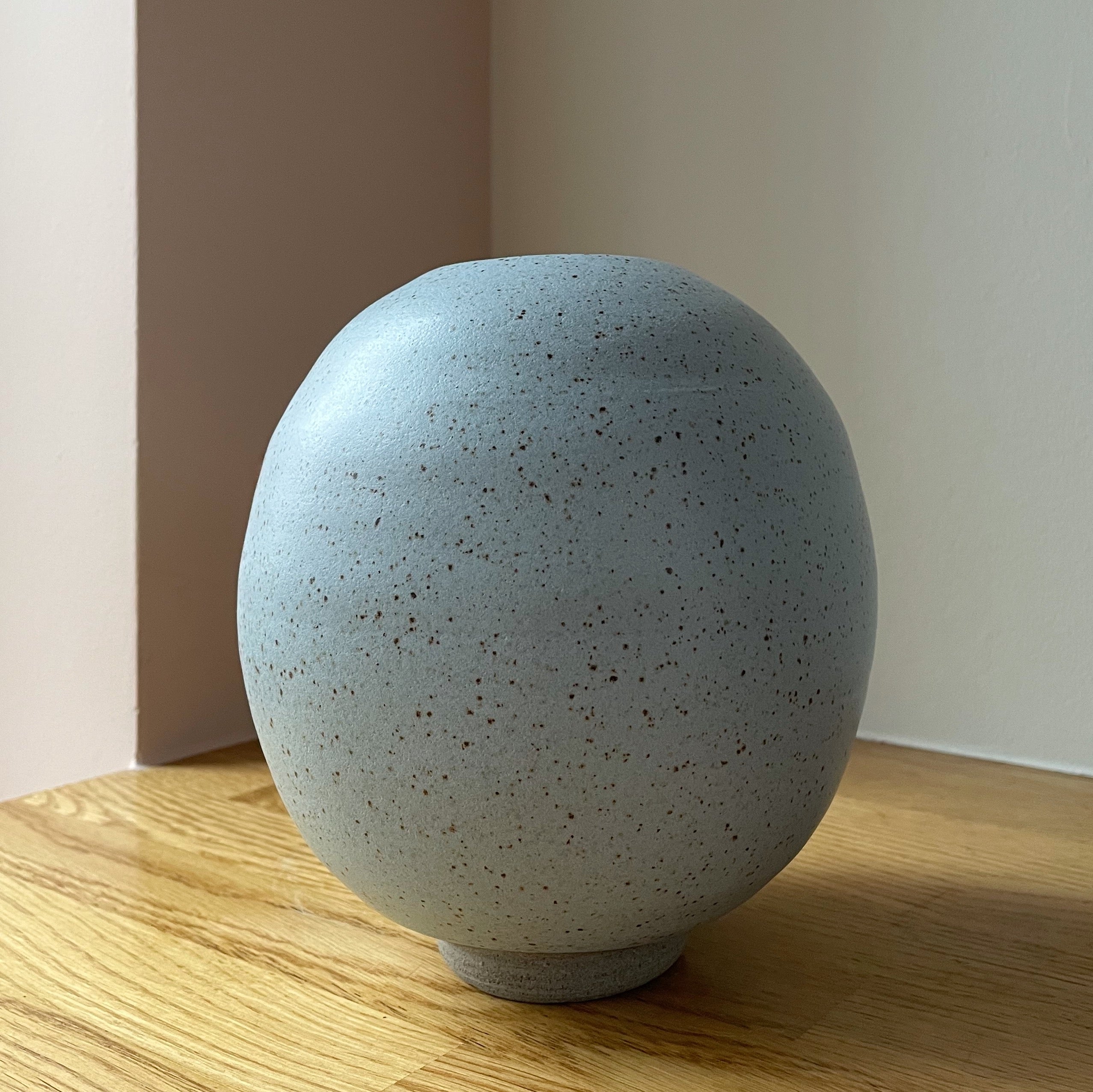 Unika keramik vase (H:18 cm) - Medium - Dusty Blue