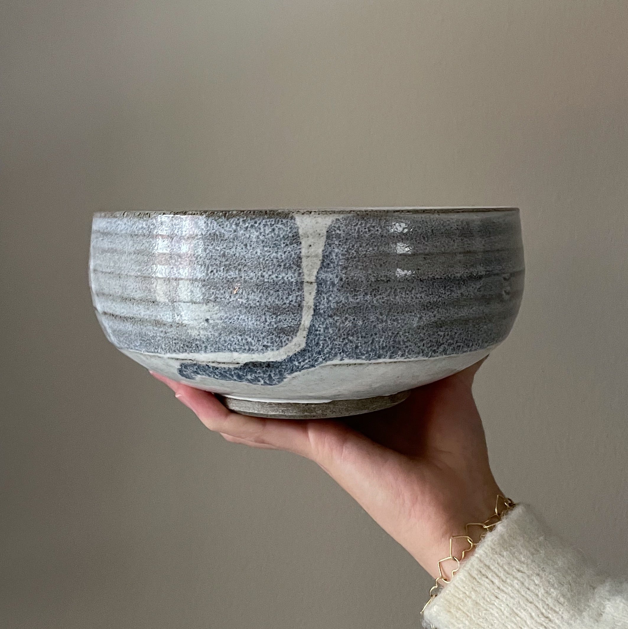 Åse - Dyb serveringsskål (Ø18 cm) - Blå/Hvid