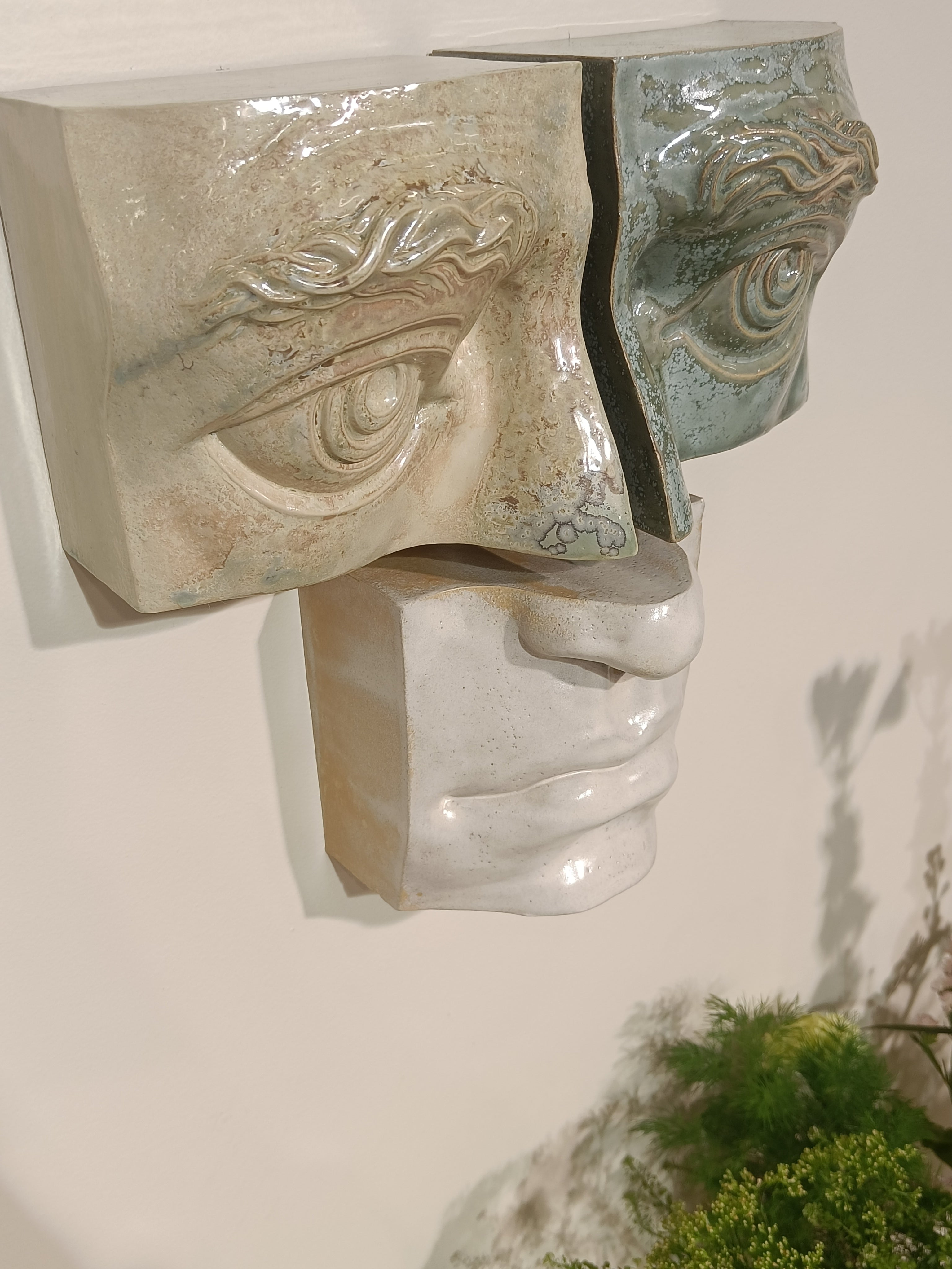 Vægrelief til ophæng - Ansigtsfragment - Øje Vægkunst - Grøn - Håndlavet i Danmark af Laoru. Køb hos Studio Holdbar. Hurtig levering