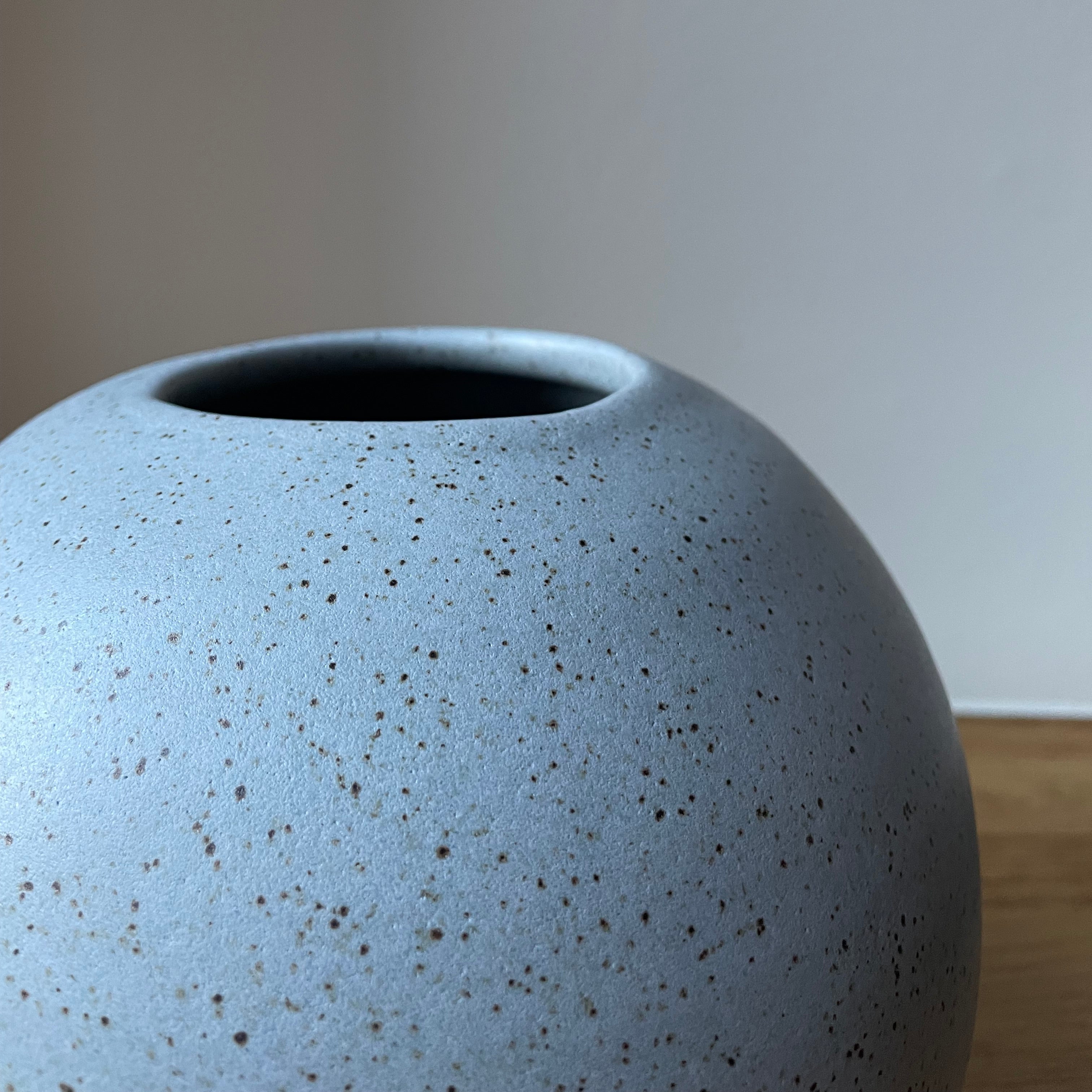 Unika keramik vase (H:19 cm) - Stor - Dusty blue