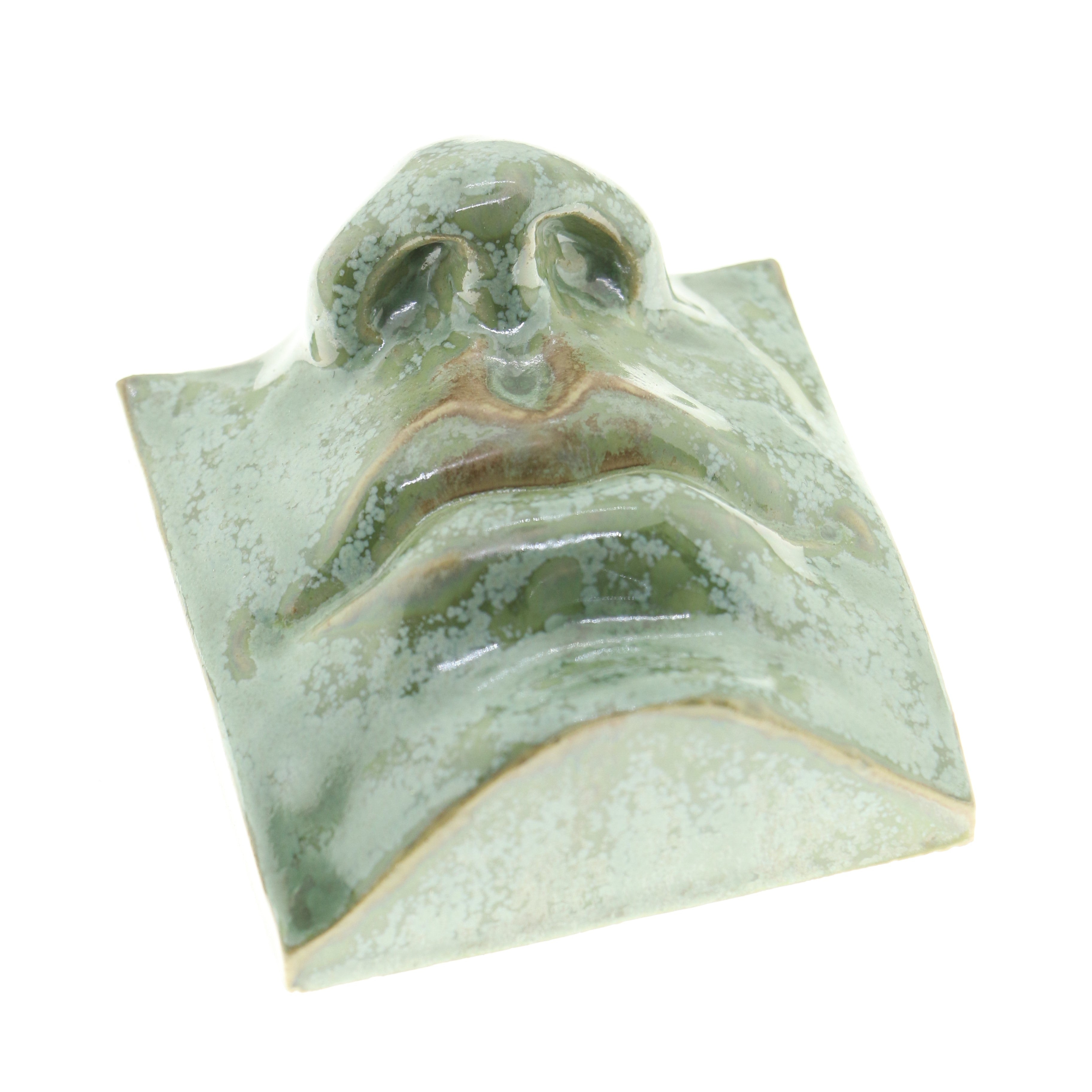 Vægrelief til ophæng - Ansigt/Mund - Vægkunst - Grøn - Håndlavet i Danmark af Laoru. Køb hos Studio Holdbar. Hurtig levering