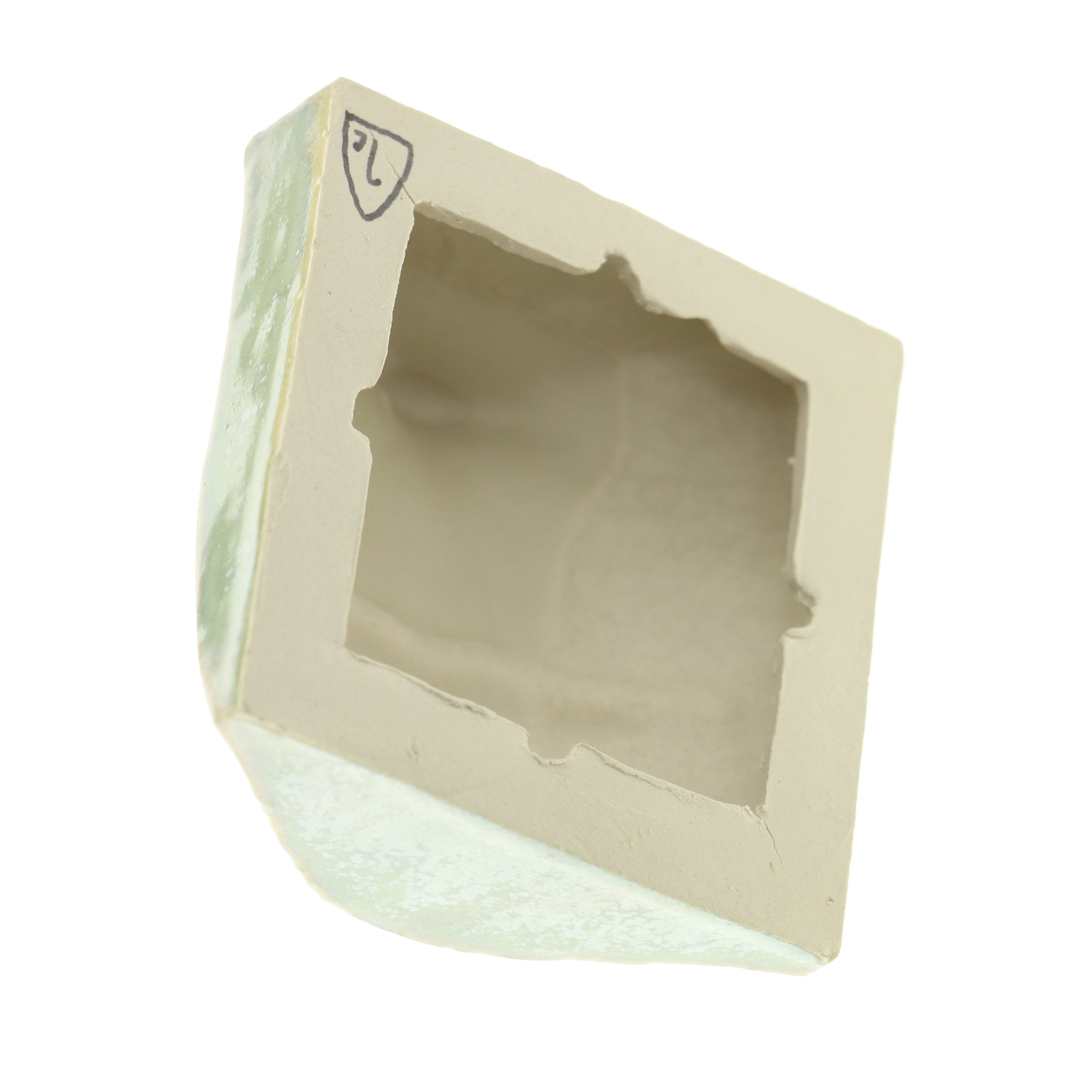 Vægrelief til ophæng - Ansigt/Mund - Vægkunst - Grøn - Håndlavet i Danmark af Laoru. Køb hos Studio Holdbar. Hurtig levering