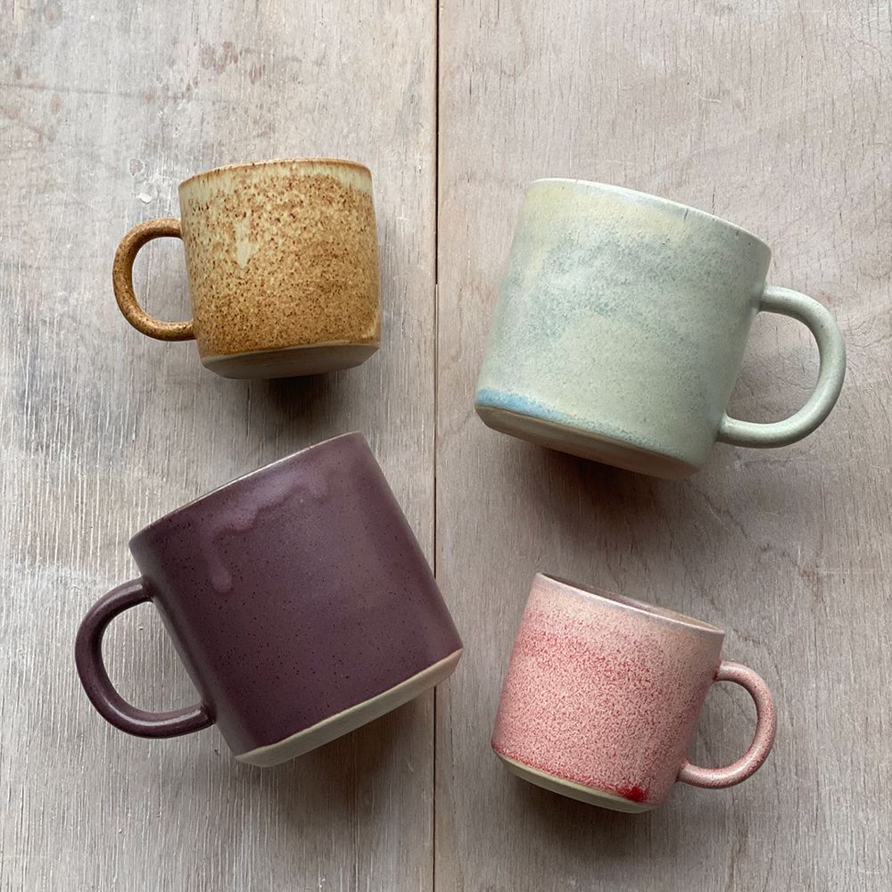 Oda espressokop/børnekop grøn – Håndlavet keramikkop Julie Damhus. Køb hos Studio Holdbar (webshop & butik).