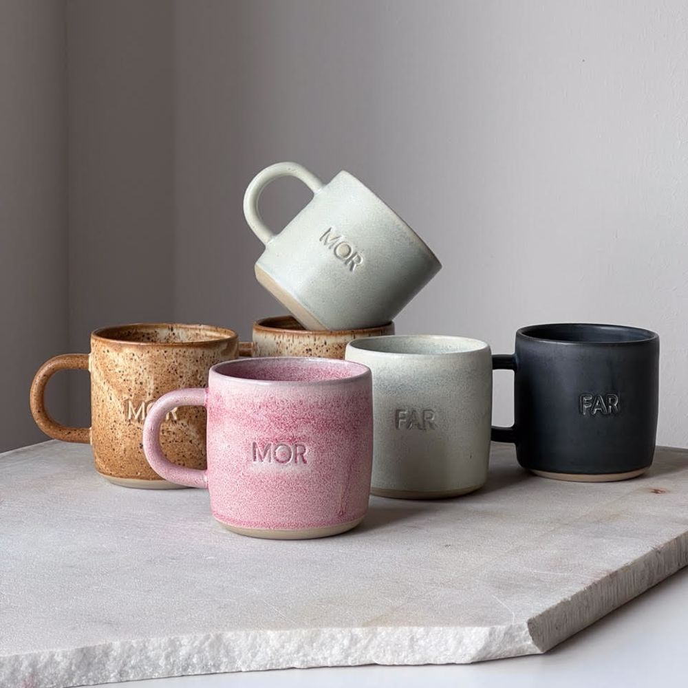 Oda FAR kop – Navnekop - Håndlavet keramik kop, Julie Damhus. Køb hos Studio Holdbar (webshop & butik). Hurtig levering