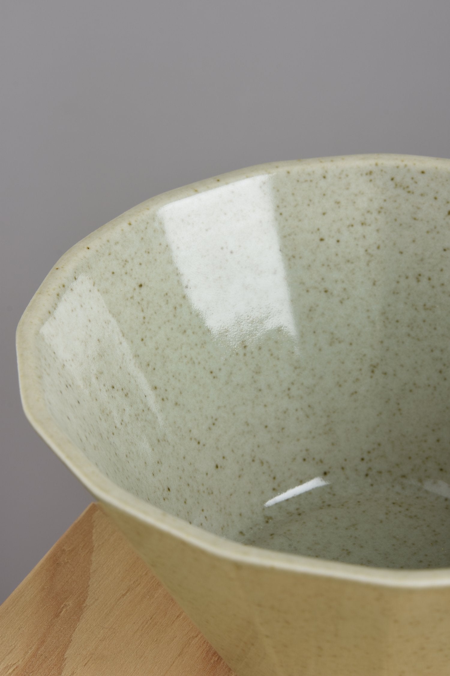 Skål med facetter - Mosgrøn