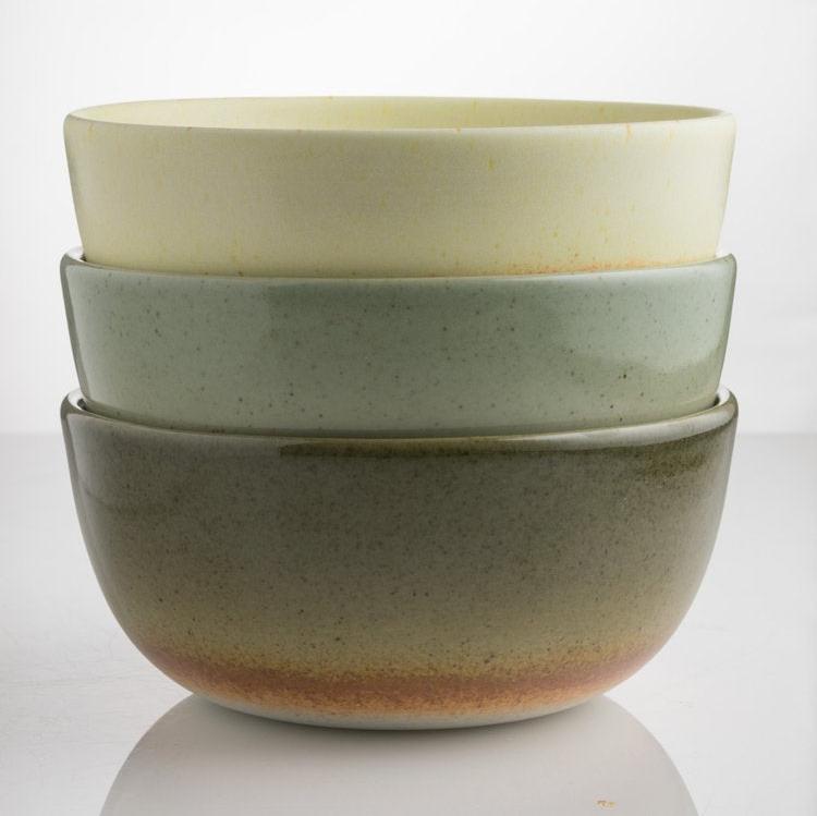 Håndlavet dyb serveringsskål (Ø:17,2 cm) - Gul