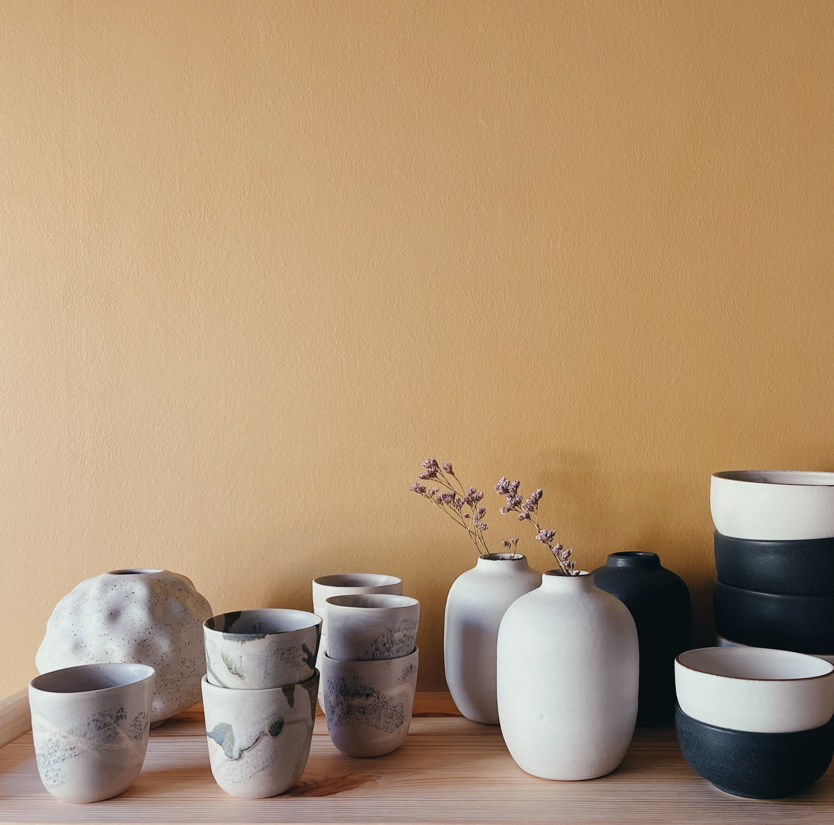 Lille keramik kop u. hank (1,5 dl) - Håndlavet - Grit Jansen. Køb hos Studio Holdbar (webshop & butik). Hurtig levering