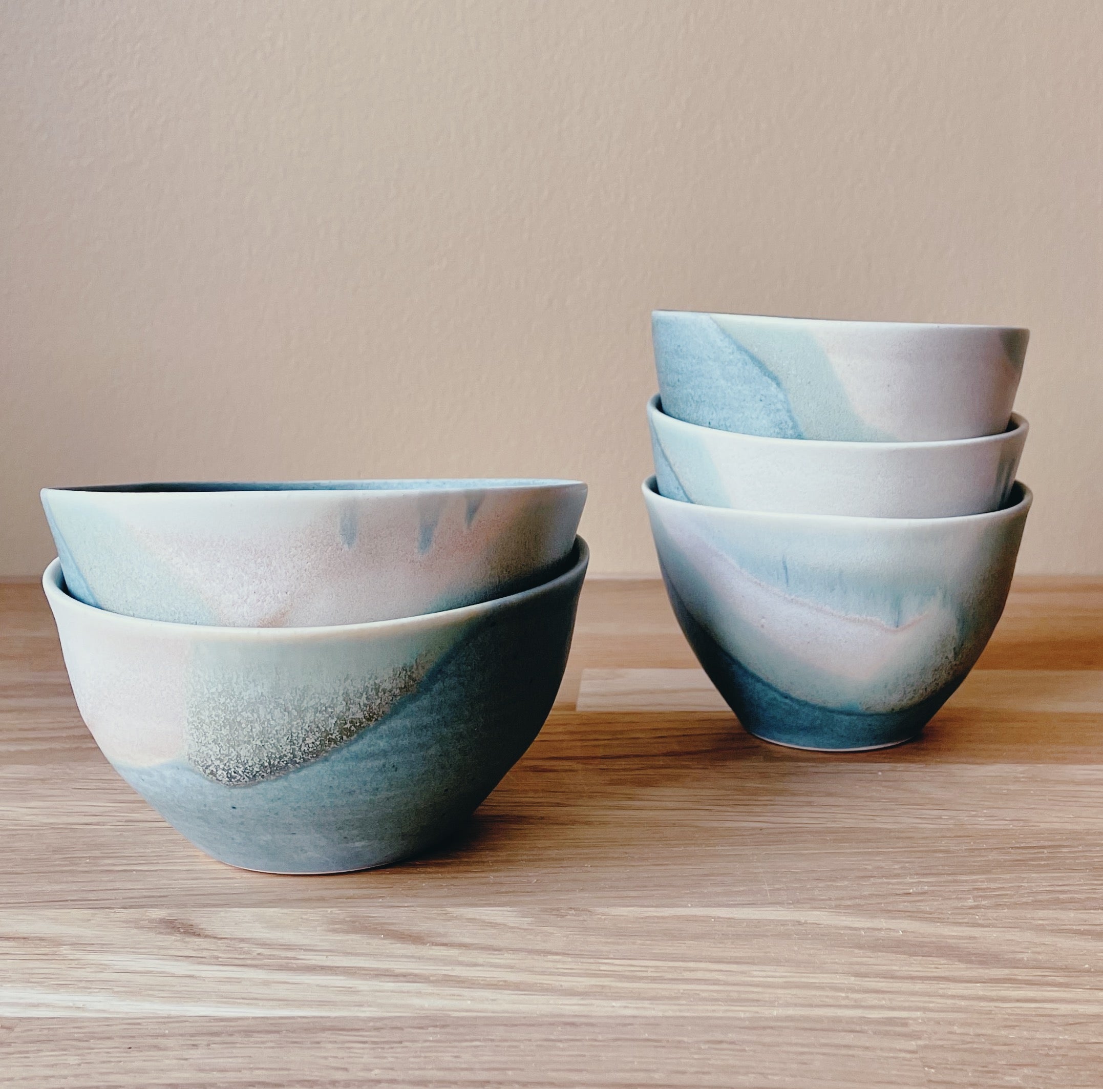 Keramik kop u. hank, Vandkantglasur - Håndlavet, Grit Jansen. Køb hos Studio Holdbar (webshop & butik). Hurtig levering