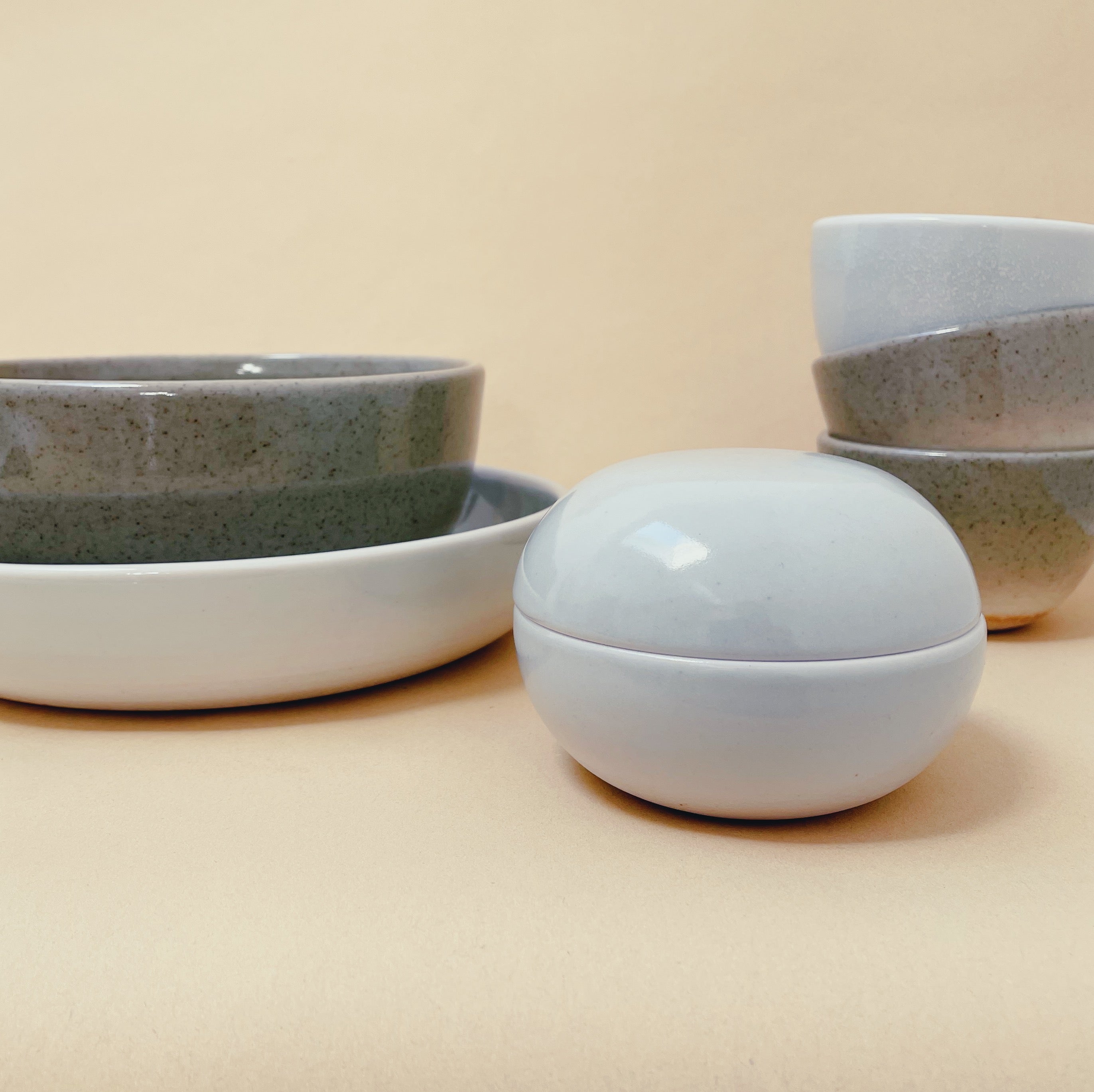 Dyb keramikskål til ramen, nudler - Håndlavet - ALF Ceramics. Køb hos Studio Holdbar (webshop & butik). Hurtig levering