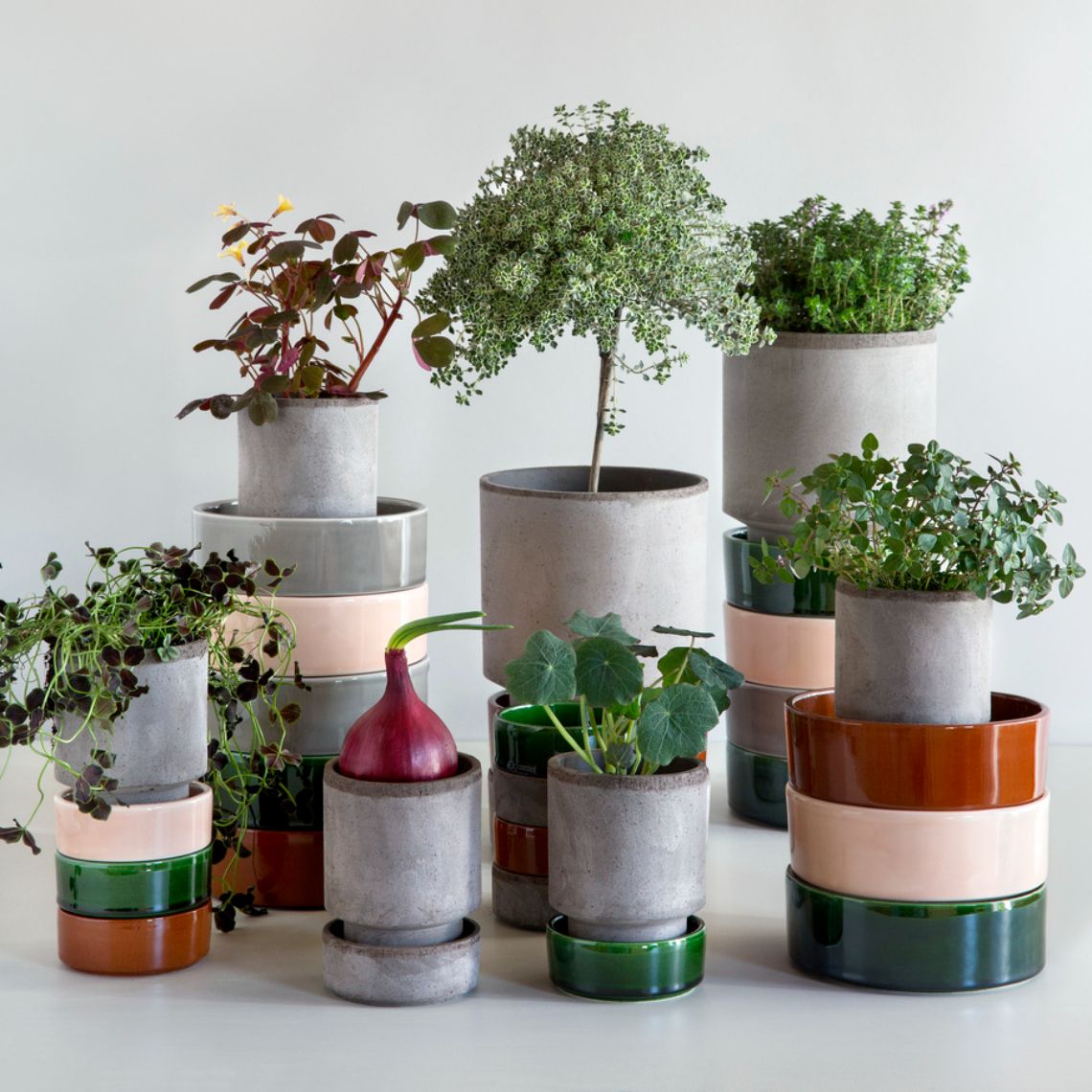 Bergs Potter - Hoff lerkrukke 14 cm inkl. glaseret underskål. Køb hos Studio Holdbar (webshop & butik). Hurtig levering