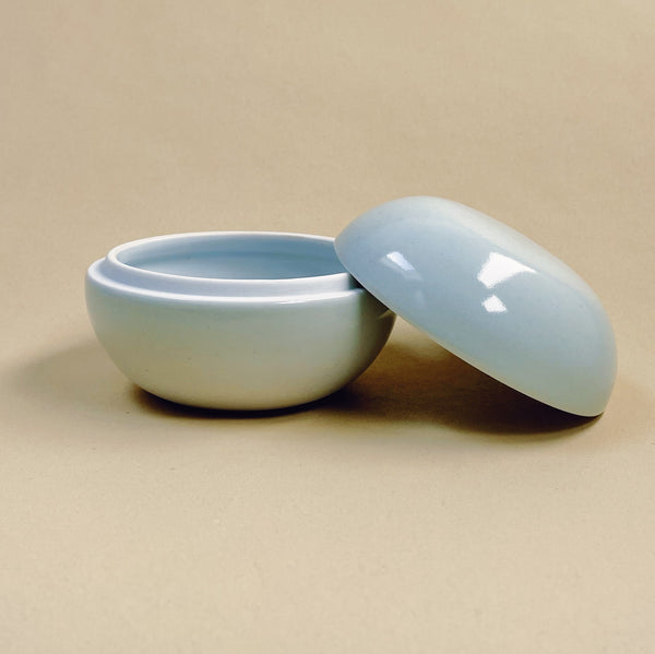 Unika keramik lågkrukke/bonbonniere. Håndlavet af ALF Ceramics lys mint åben