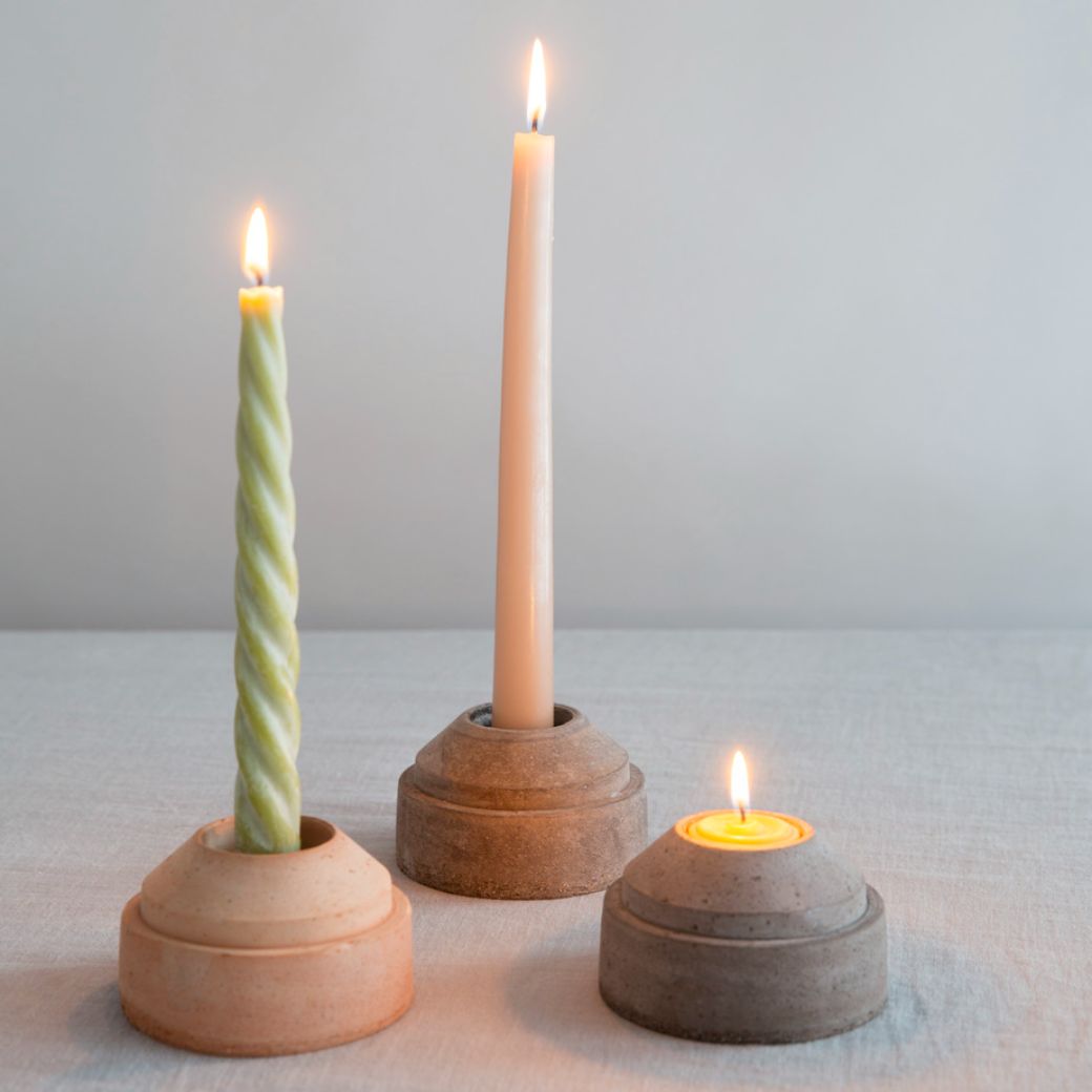 Bergs Potter: Håndlavet lysestage i terrakotta ler rosa. Køb hos Studio Holdbar (webshop & butik). Hurtig levering