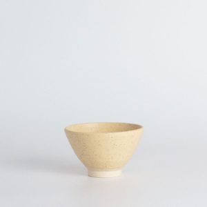 TYBO - Mona keramik skål - Gul - Håndlavet dansk keramik. Køb hos Studio Holdbar (webshop & butik). Hurtig levering