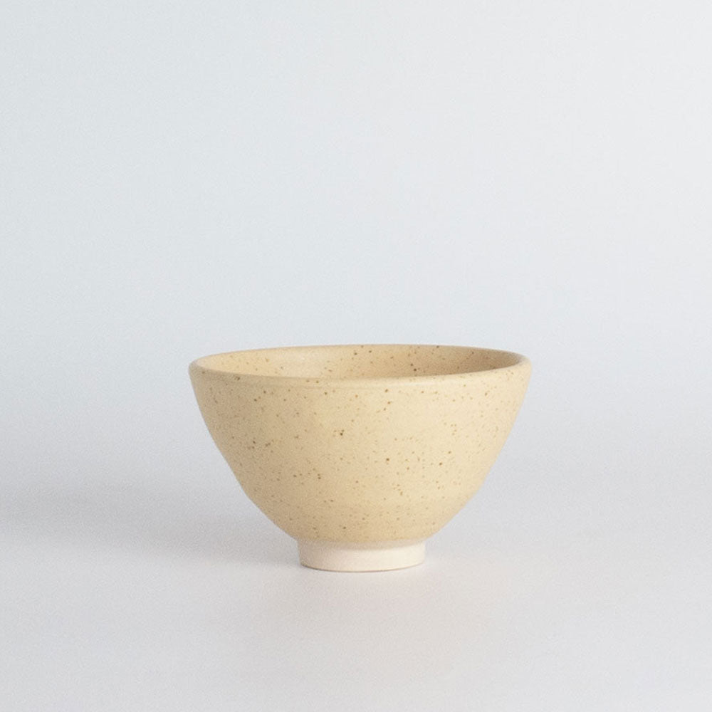 TYBO - Mona keramik skål - Gul - Håndlavet dansk keramik. Køb hos Studio Holdbar (webshop & butik). Hurtig levering