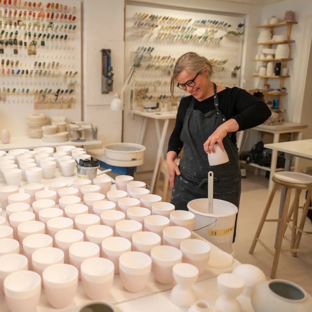 Håndlavet keramik tallerken (Ø18 cm) til kage/dessert - Grøn. Køb hos Studio Holdbar (webshop & butik). Hurtig levering