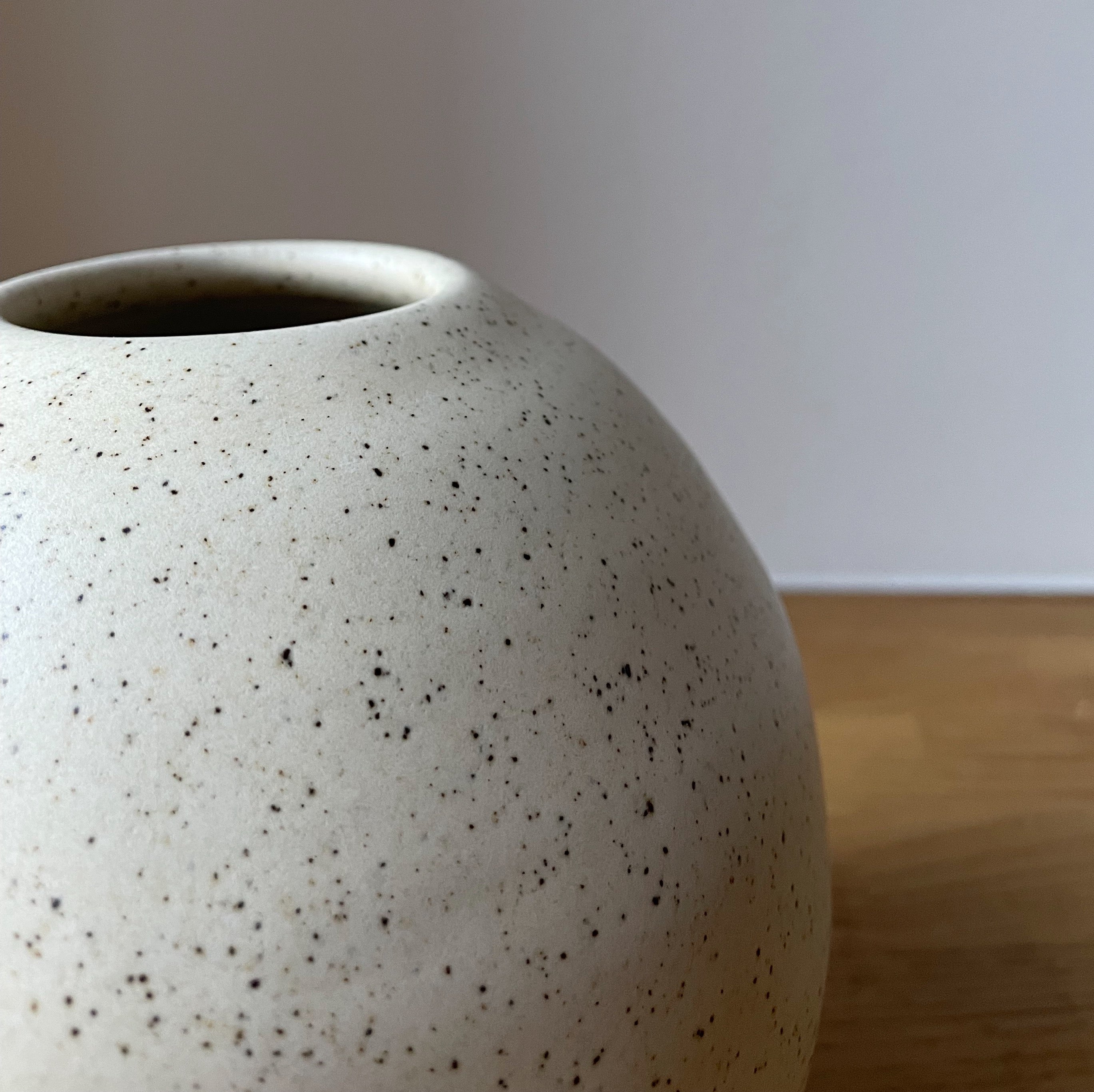 Unika keramik vase (H:16 cm) - Light yellow