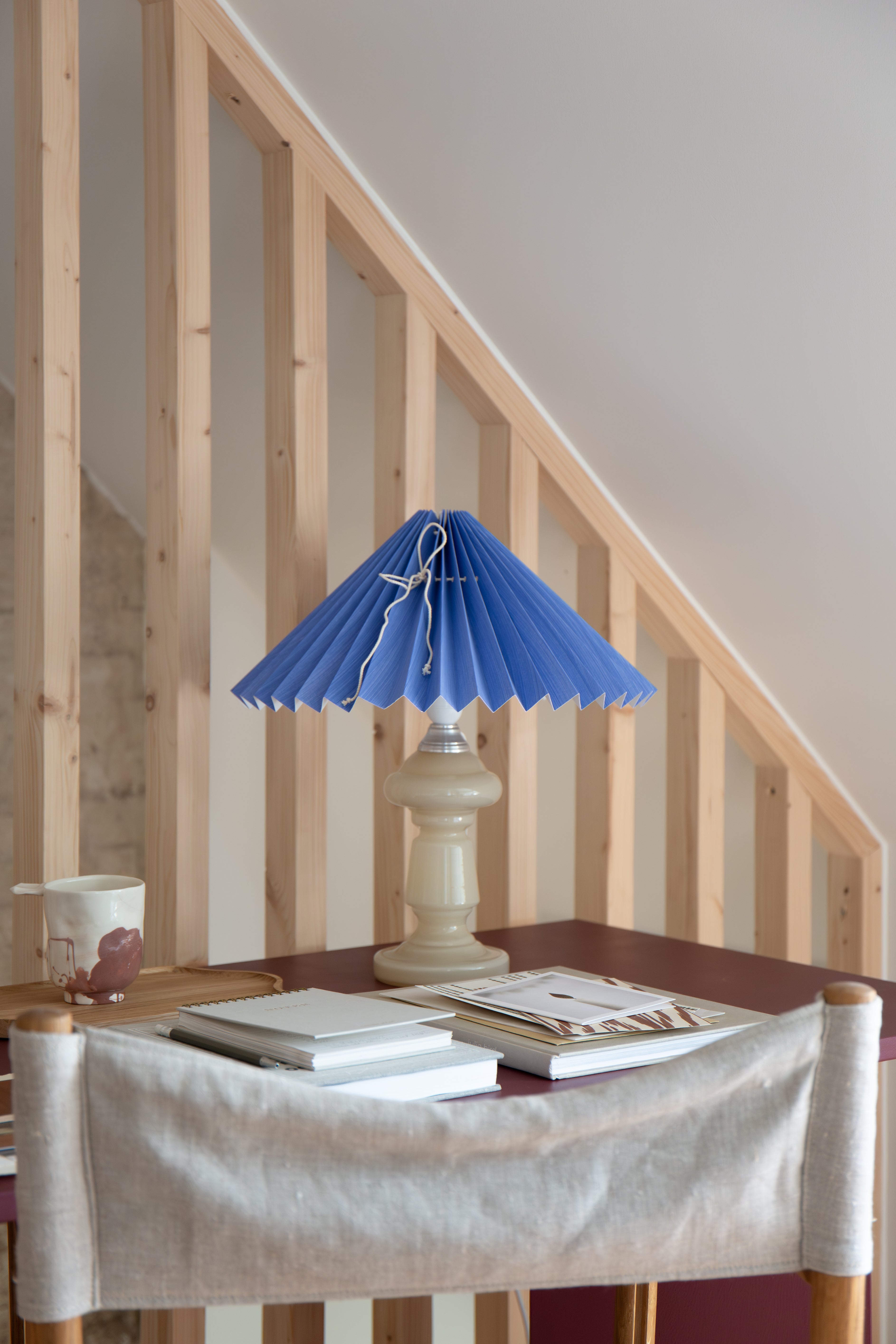 Petro 2 - Beige lampe & Mørkeblå lampeskærm