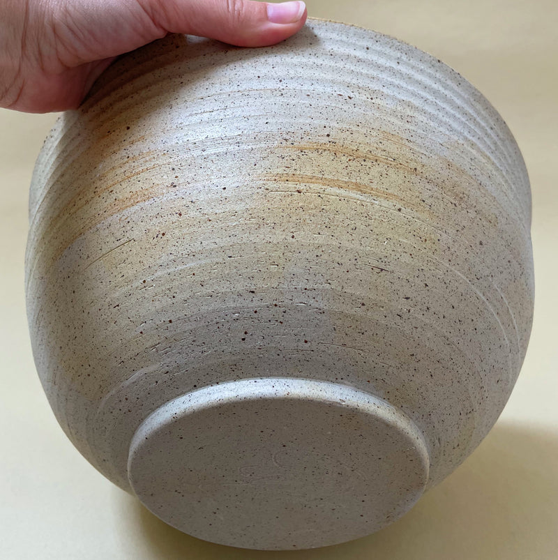 Stor salatskål med små prikker (Ø28 cm) - Gul