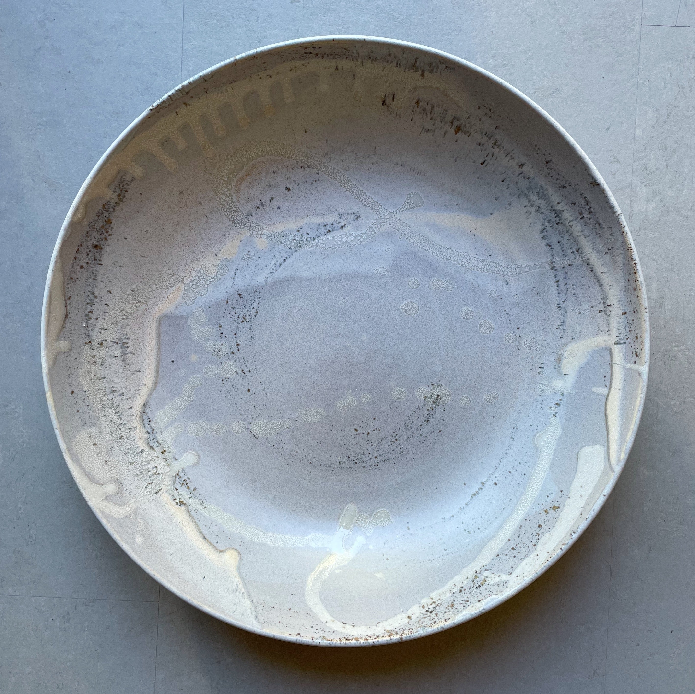 Etna - Stort unika fad (Ø35 cm) - Sne - Hånddrejet