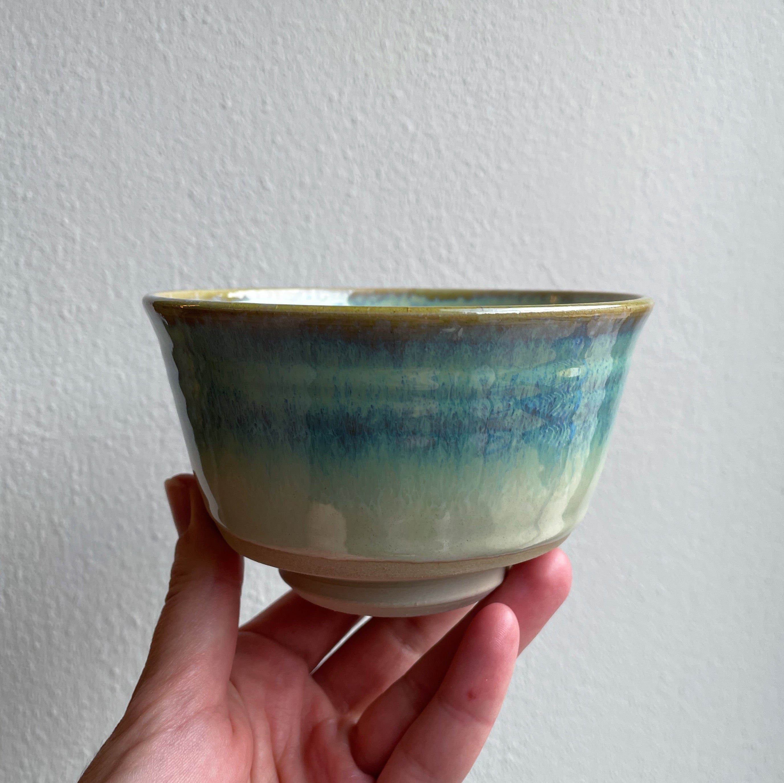 Matcha skål/Chawan - Håndlavet keramikkop, grøn - Schmidt. Køb hos Studio Holdbar (webshop & butik). Hurtig levering