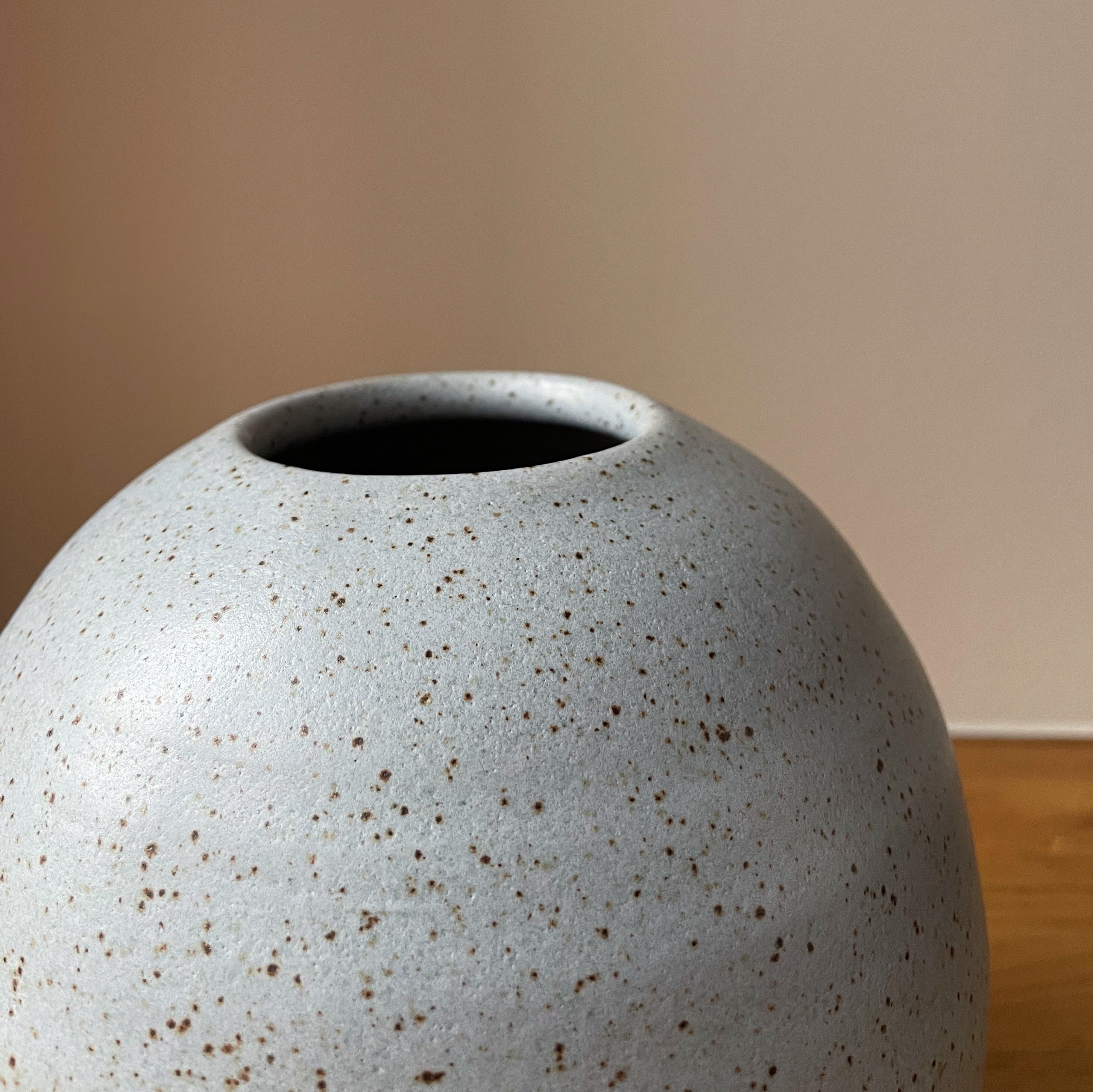 Unika keramik vase (H:18 cm) - Medium - Dusty Blue