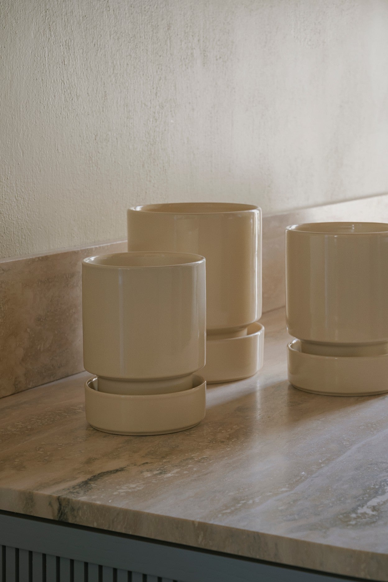 Nyhed: Glaseret Hoff krukke inkl. underskål - Ø14 cm - Sandstone