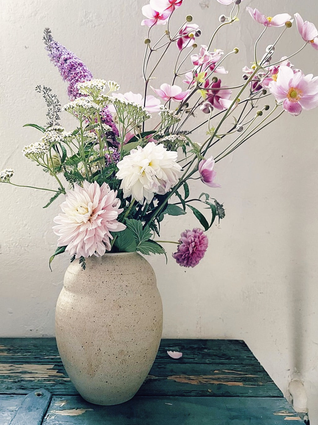Håndlavet keramik vase, stentøj - Uglaseret, flere varianter. Køb hos Studio Holdbar (webshop & butik). Hurtig levering