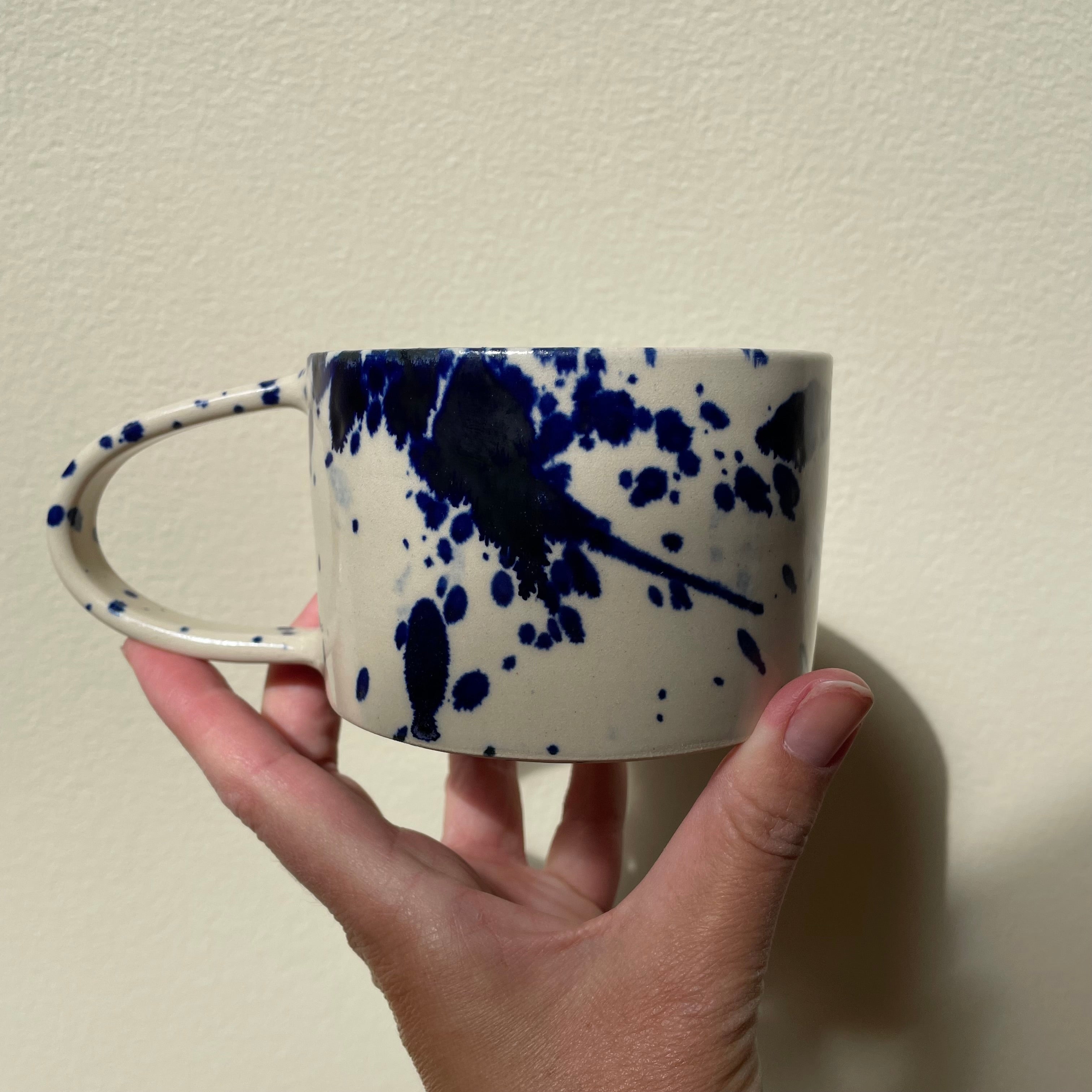2. sortering - Hånddrejet kop med stor hank - Blue ink