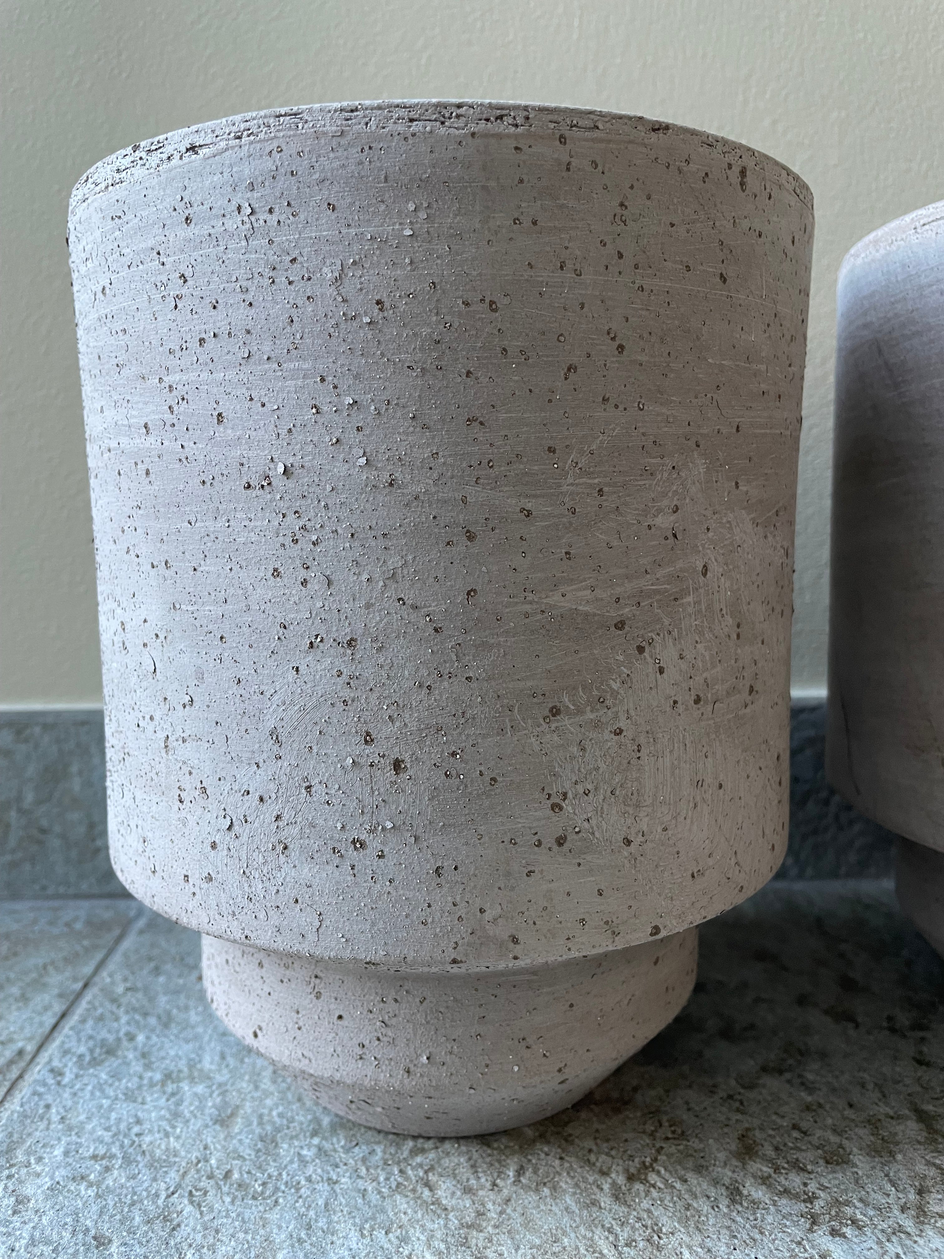 2. sortering: Hoff krukke inkl. underskål - Ø18cm. - Rosa eller grå krukke