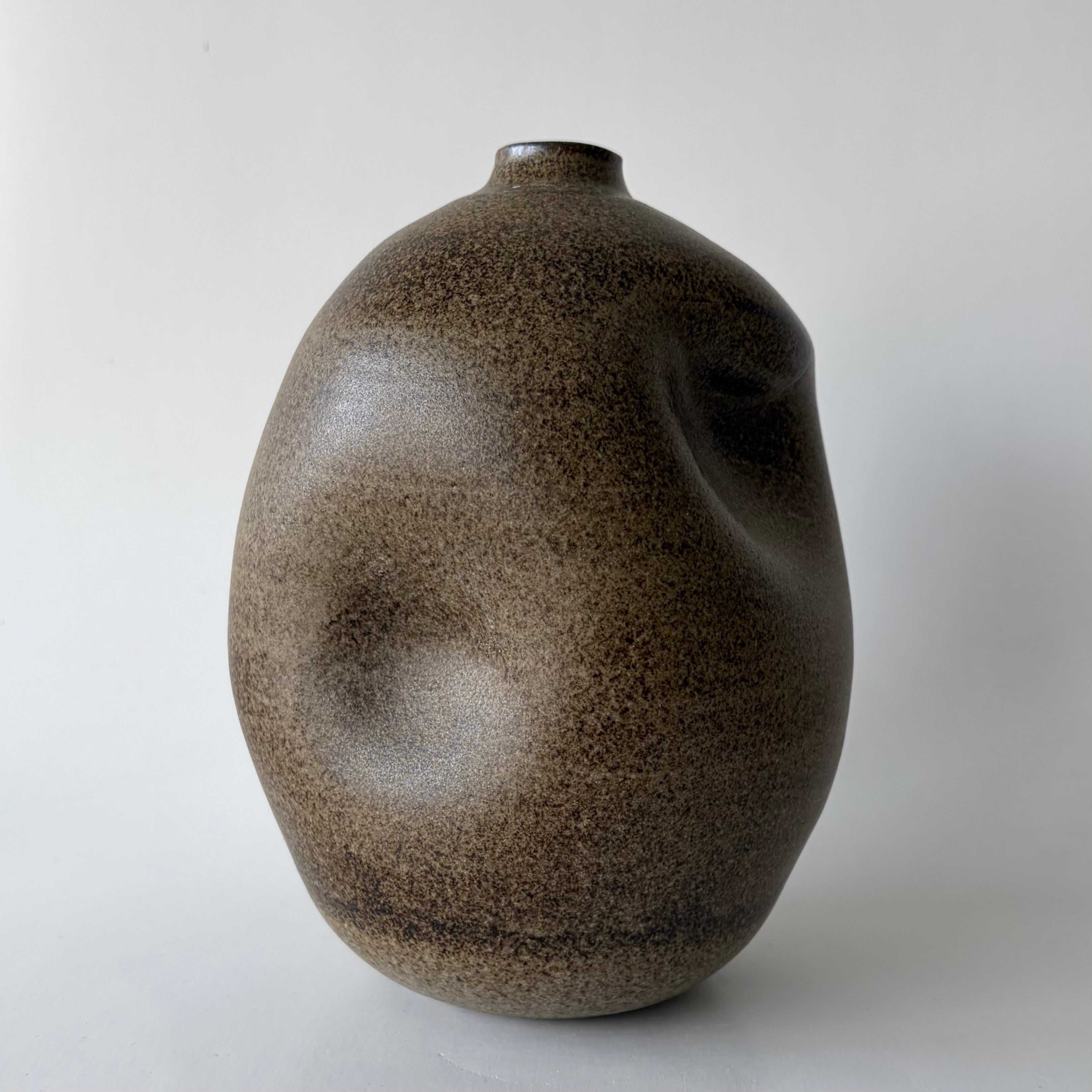 Unika vase - Shaped - H:19 cm - Brun