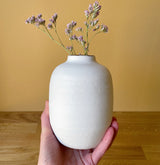 Hånddrejet vase (H: 13,5 cm) - Hvid