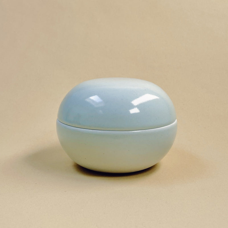 Keramik lågkrukke/bonbonniere fra ALF Ceramics - Anette Leegaard Fuhlendorff. Lys mint. Gavesæt 2