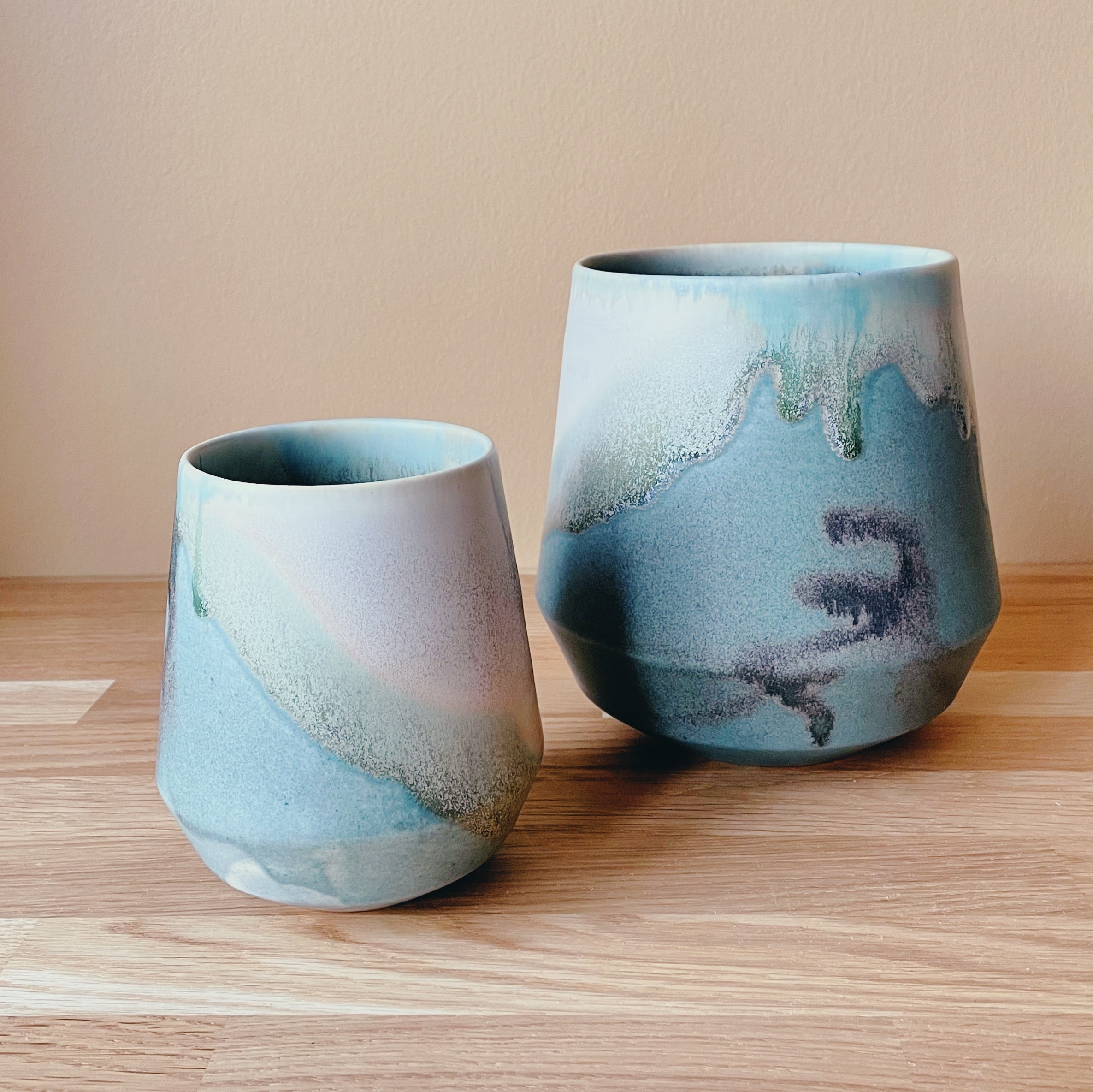 Håndlavet keramikkrukke - Vandkantglasur - Grit Jansen. Køb hos Studio Holdbar (webshop & butik). Hurtig levering
