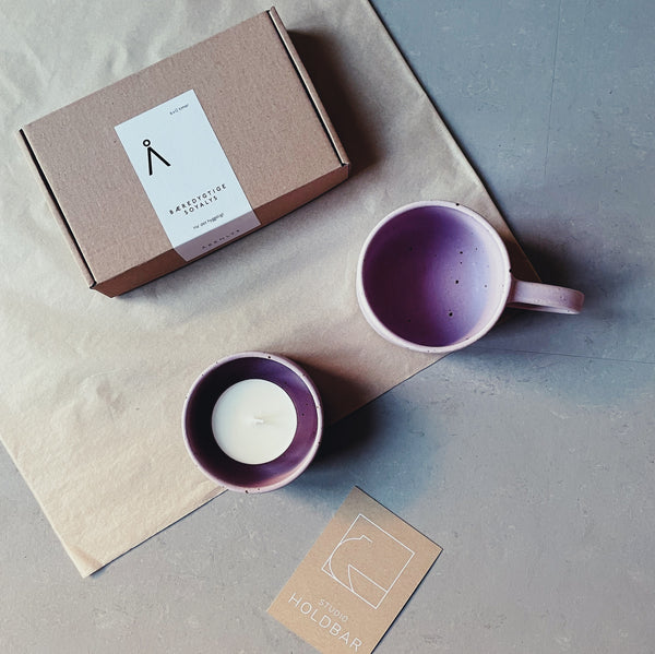 Gavesæt: Smuk håndlavet keramikkop, skål & soja-fyrfadslys - Purple Stain