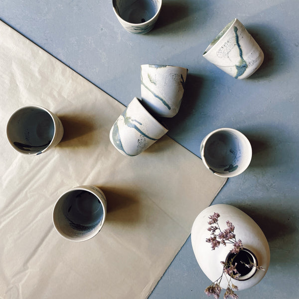 Landskabt keramik, Etna Kop grøn glasur og håndlavet vase. Håndlavet dansk keramik