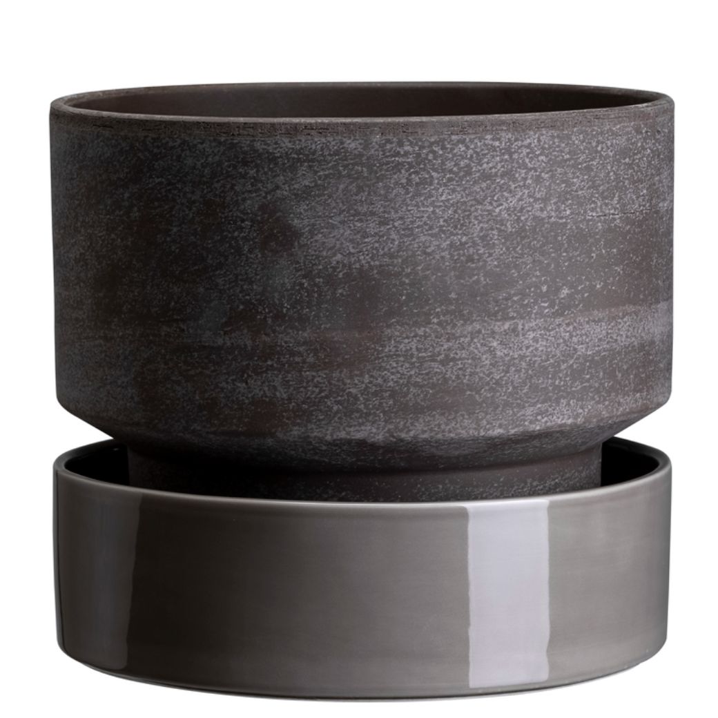 Stor Hoff krukke i ler til gulvplanter. Bergs Potter underskål. Køb hos Studio Holdbar (webshop & butik). Hurtig levering