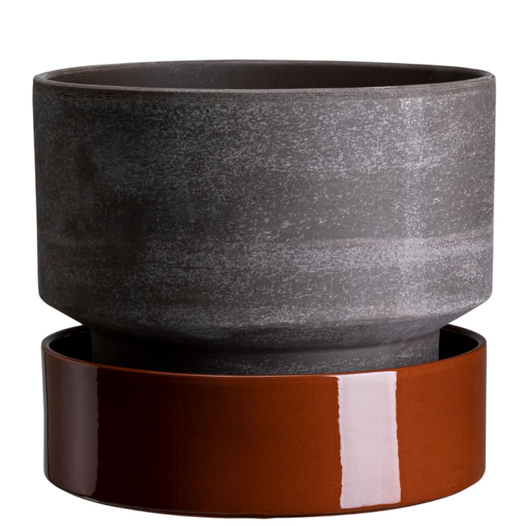 Stor Hoff krukke i ler til gulvplanter. Bergs Potter underskål. Køb hos Studio Holdbar (webshop & butik). Hurtig levering